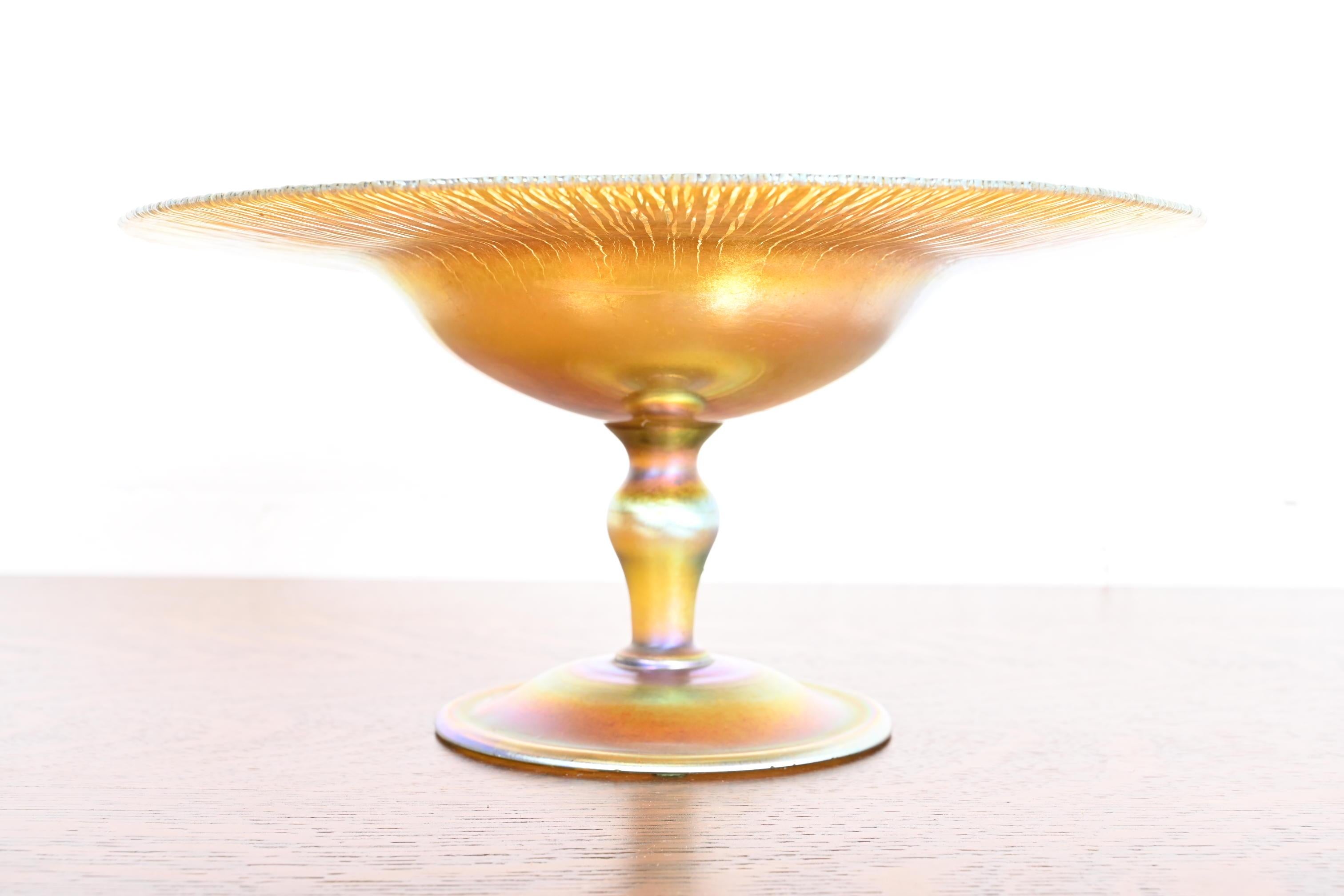 Art nouveau Plat ou bol à pieds Louis Comfort Tiffany Favrile Art Glass