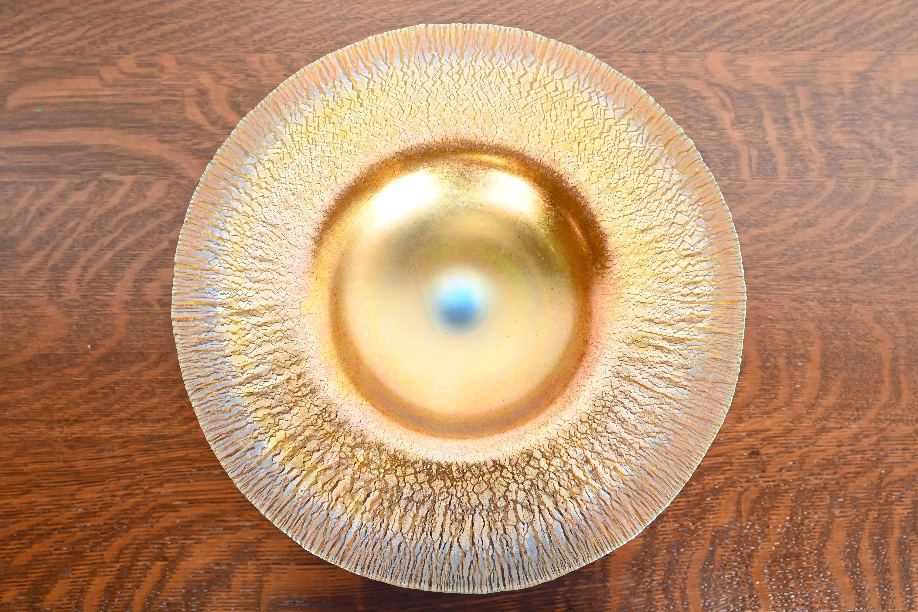 20ième siècle Plat ou bol à pieds Louis Comfort Tiffany Favrile Art Glass