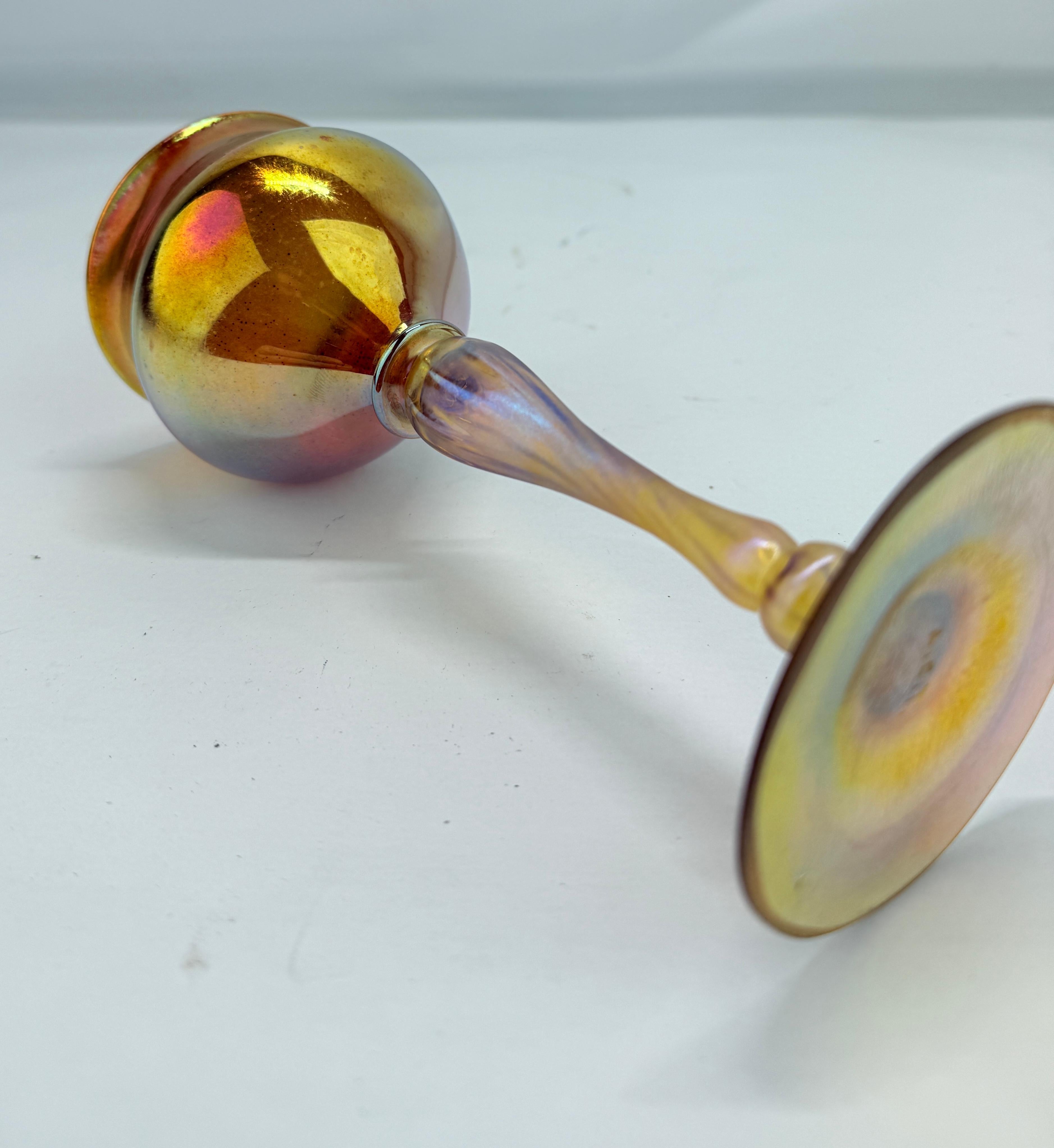 Louis Comfort Tiffany, Copa de vidrio artístico Favrile Marcado LCT Estadounidense en venta