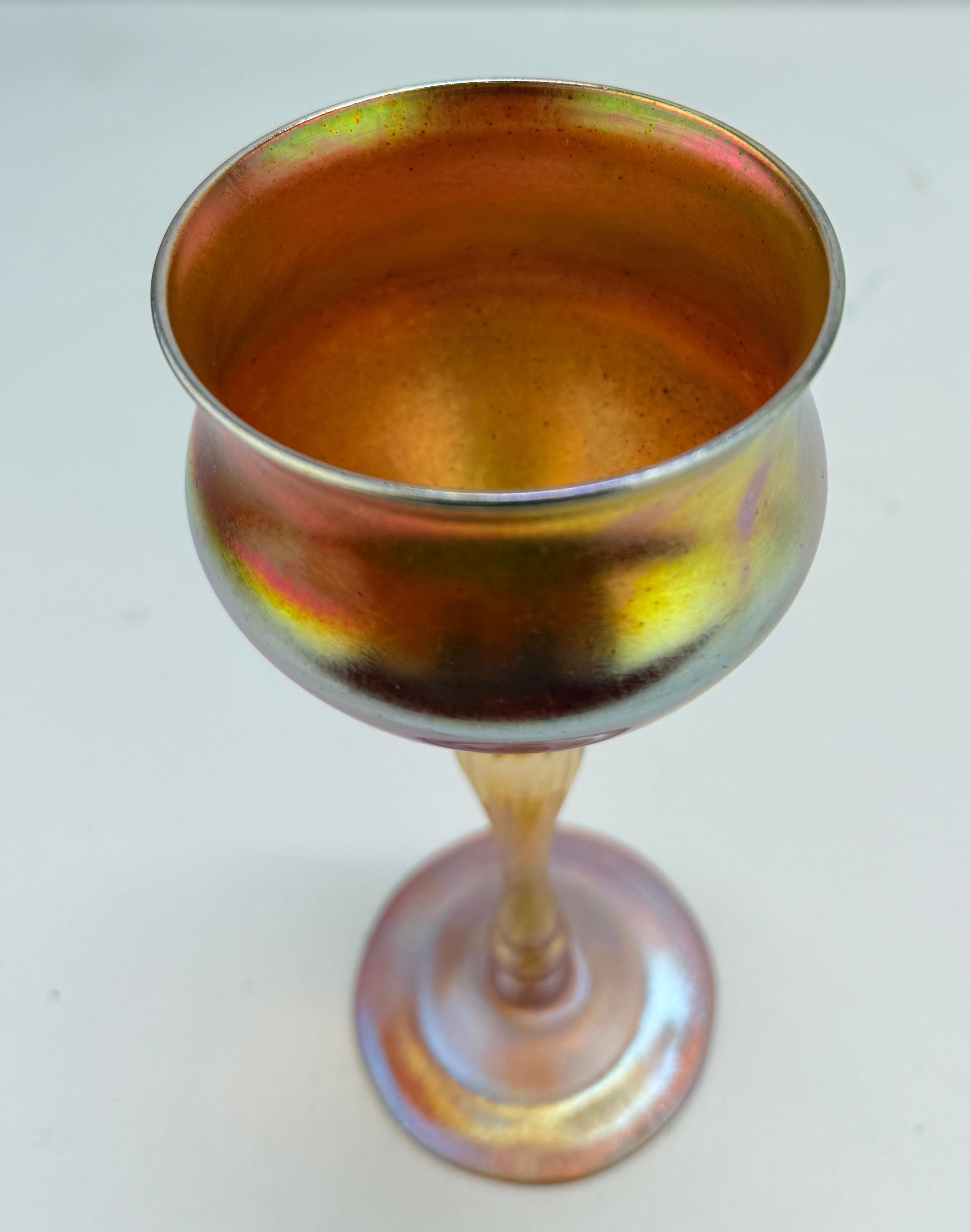 Louis Comfort Tiffany, Copa de vidrio artístico Favrile Marcado LCT en venta 1