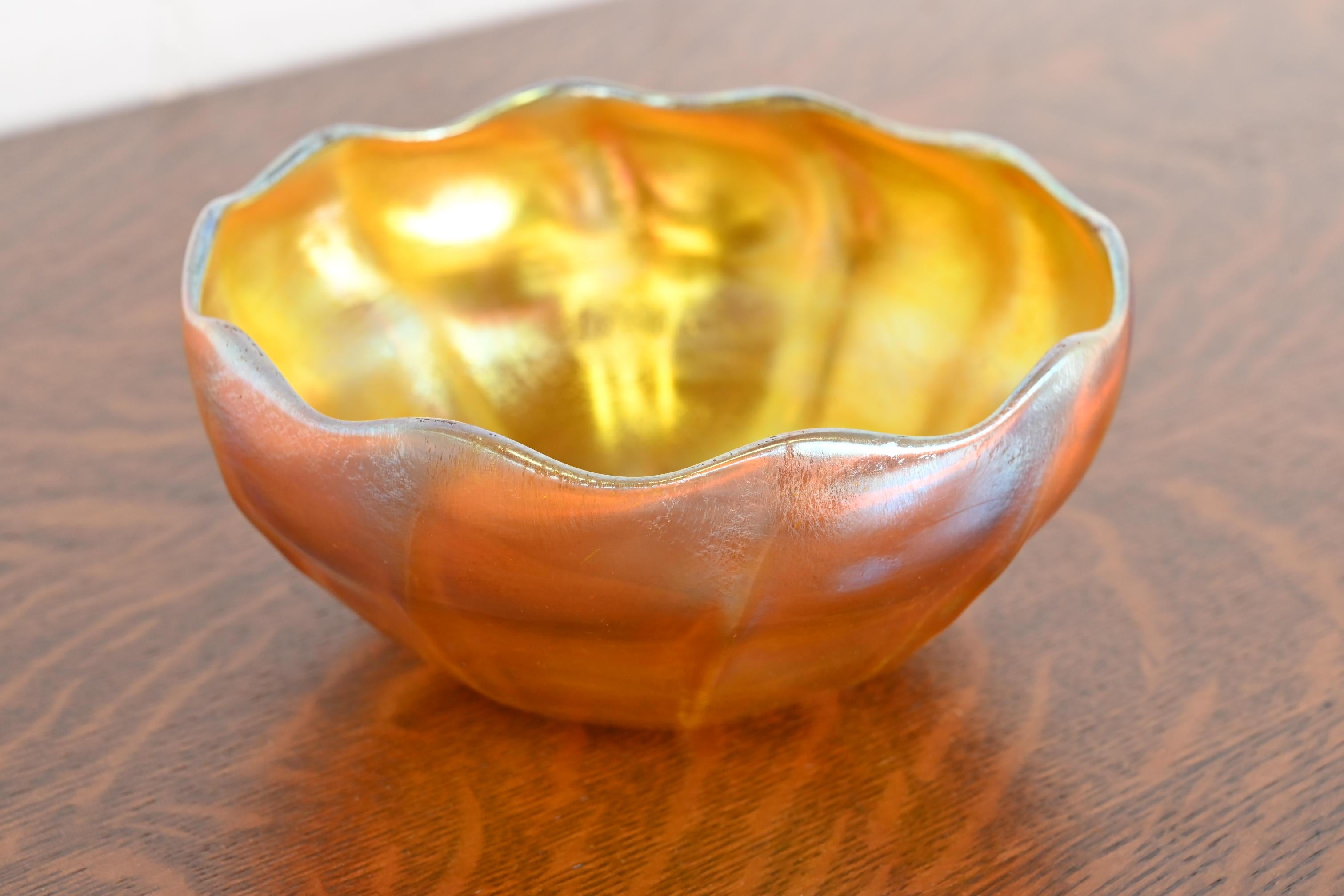 Arts and Crafts Louis Comfort Tiffany Favrile Iridescent Art Glass Bowl With Scalloped Edge