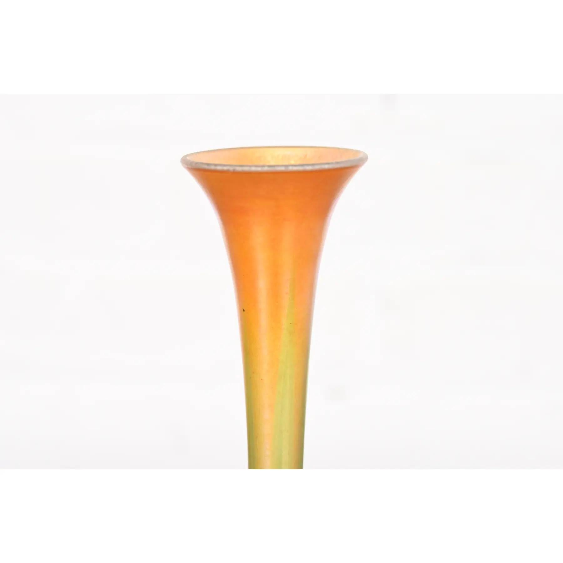 Louis Comfort Tiffany Favrile schillernde Kunstglas Knospe Vase (amerikanisch) im Angebot