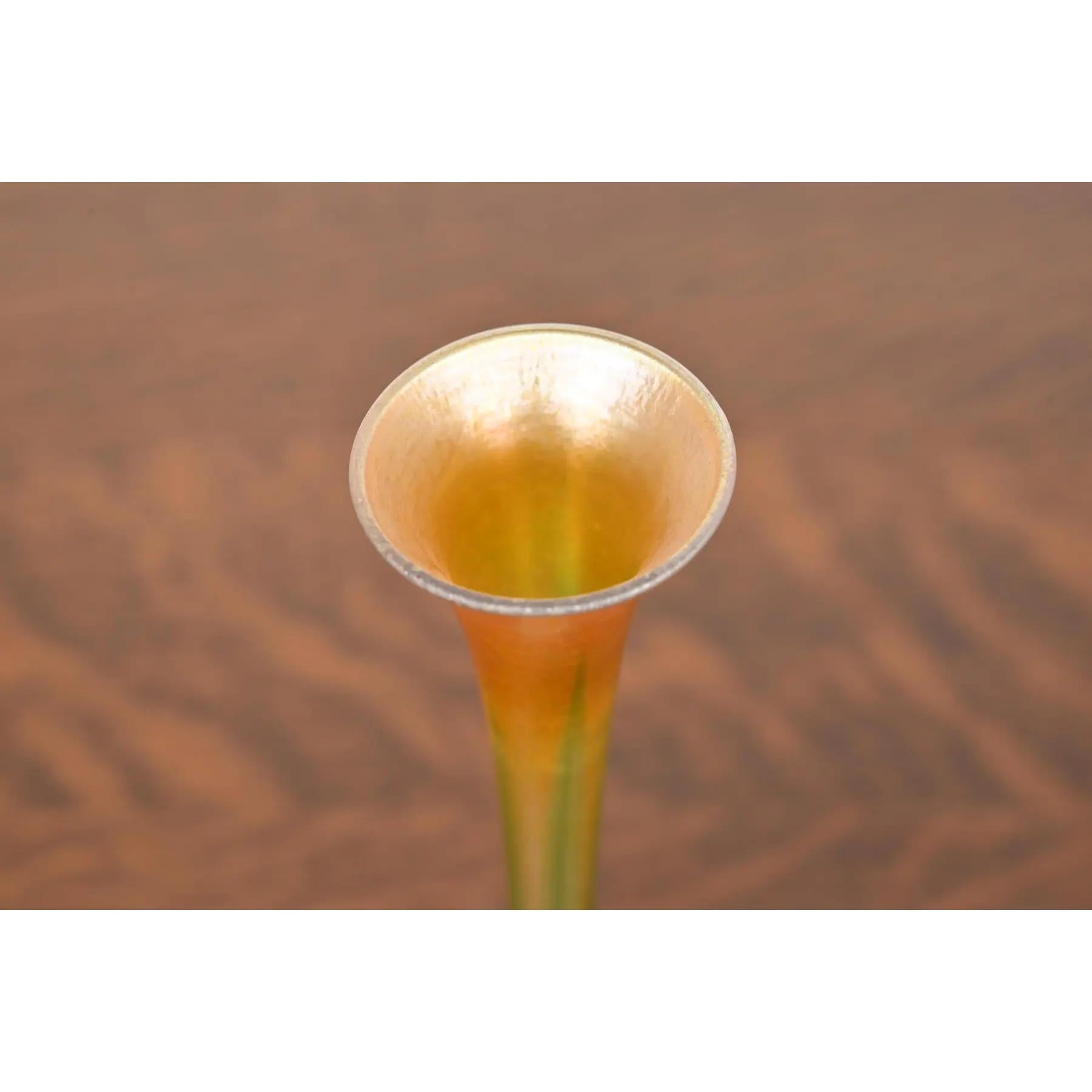 Louis Comfort Tiffany Favrile schillernde Kunstglas Knospe Vase im Zustand „Gut“ im Angebot in South Bend, IN