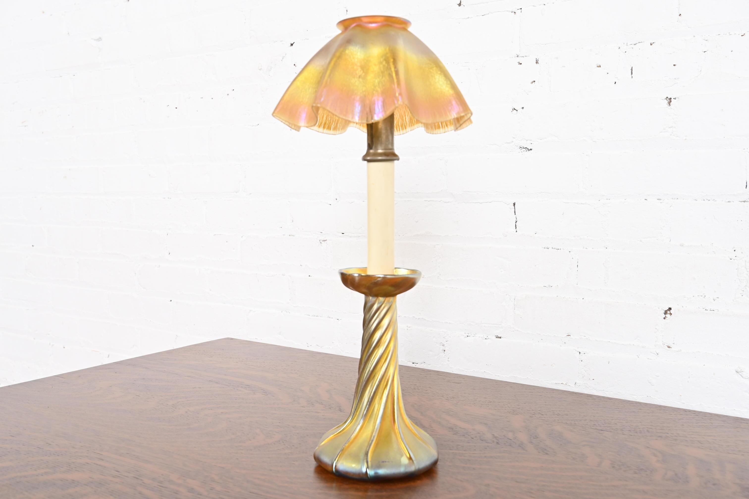 Américain Lampe à bougie Tiffany Favrile en verre d'art irisé Louis Comfort en vente