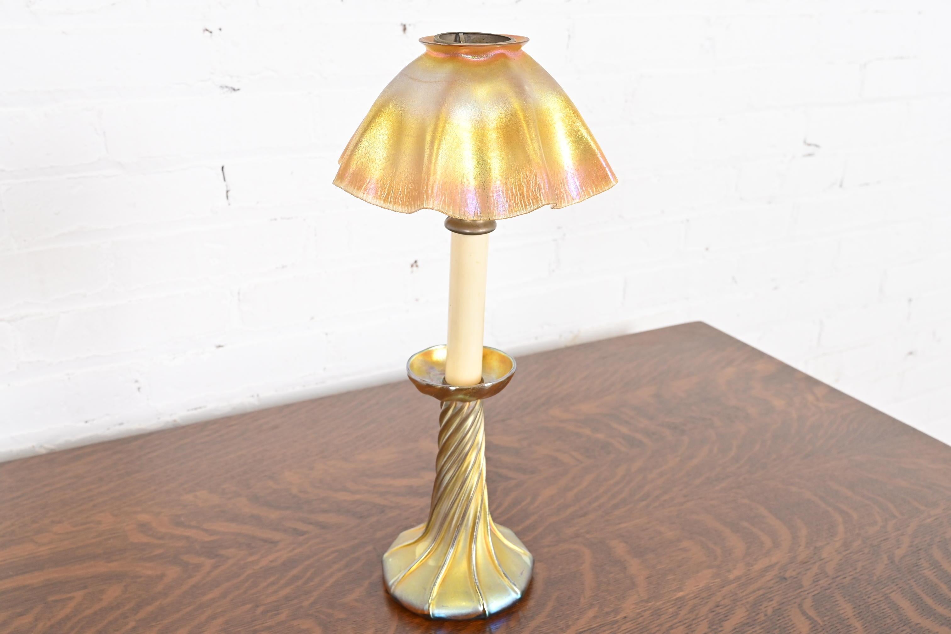 Lampe à bougie Tiffany Favrile en verre d'art irisé Louis Comfort Bon état - En vente à South Bend, IN