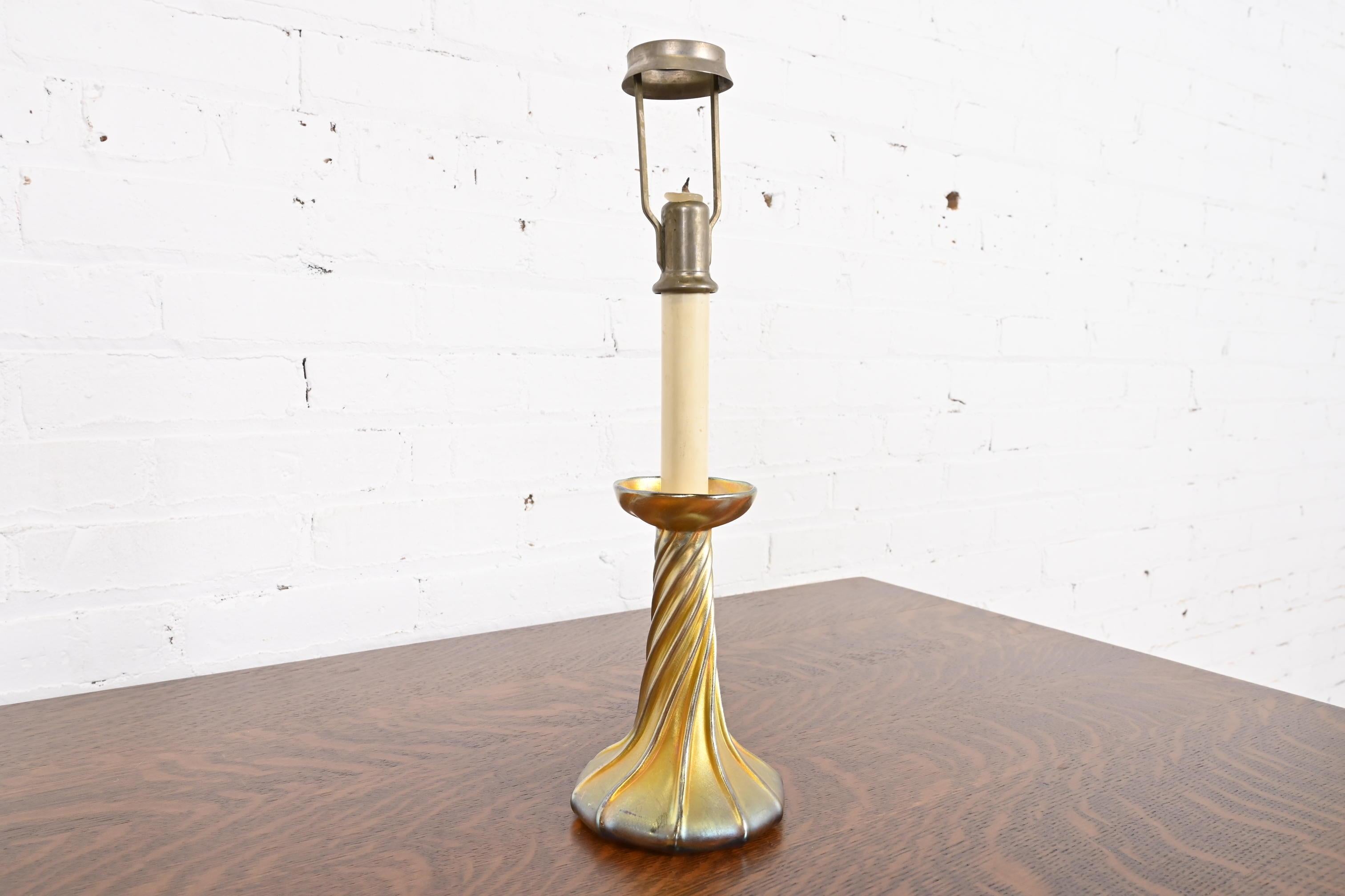 Lampe à bougie Tiffany Favrile en verre d'art irisé Louis Comfort en vente 1