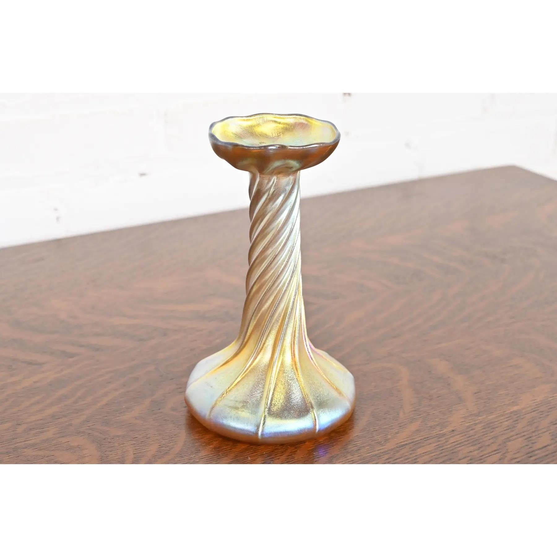 Candelabro de vidrio artístico iridiscente Favrile de Louis Comfort Tiffany Estadounidense en venta