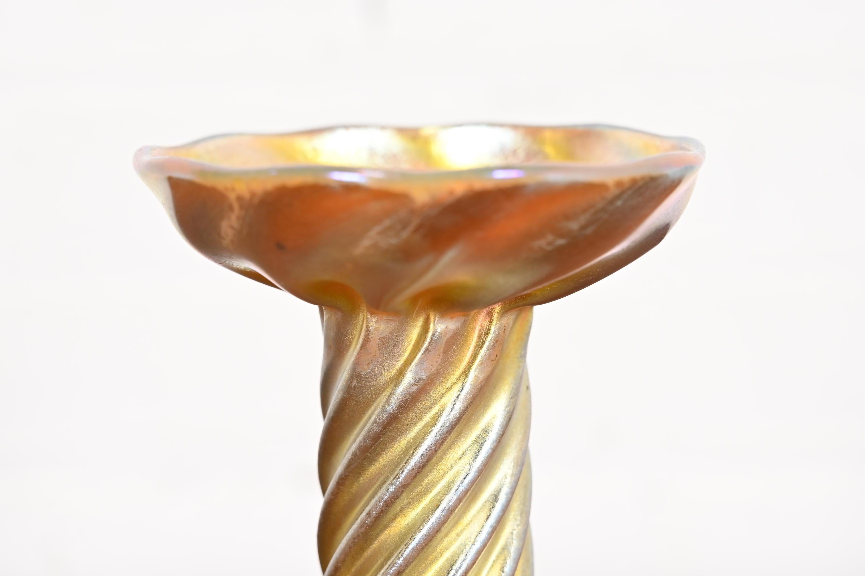 Candelabro de vidrio artístico iridiscente Favrile de Louis Comfort Tiffany Vidrio artístico en venta