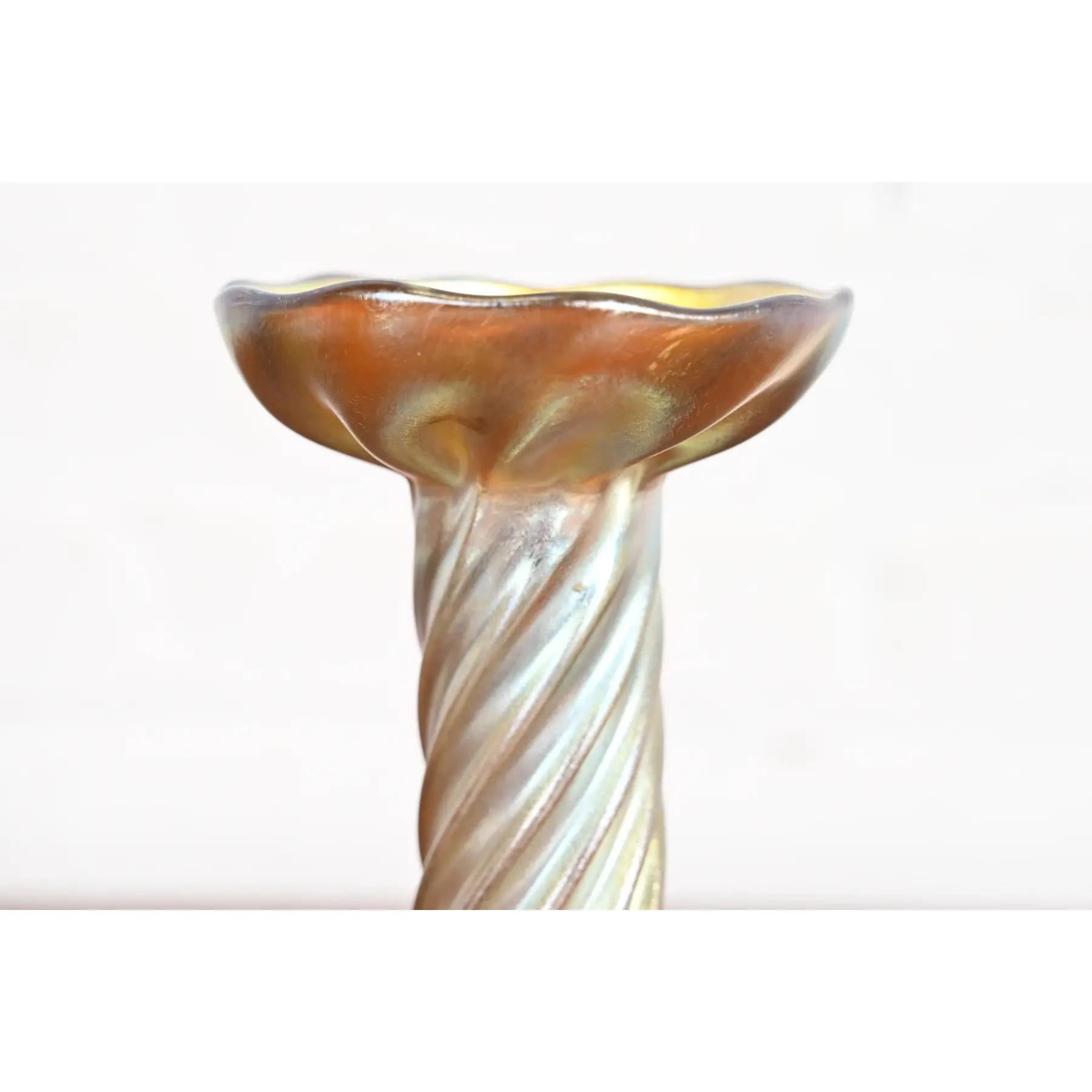 Candelabro de vidrio artístico iridiscente Favrile de Louis Comfort Tiffany Vidrio artístico en venta