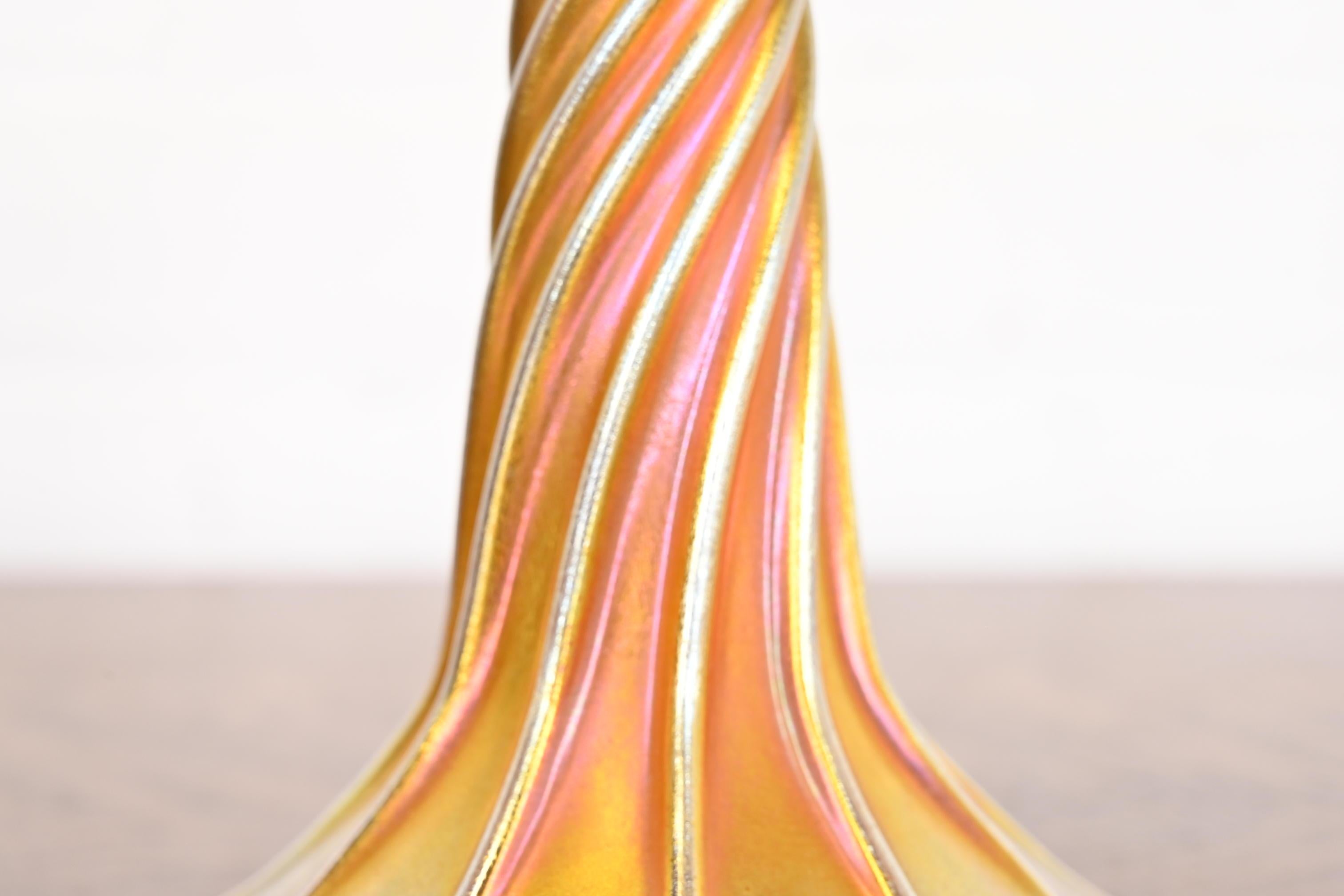 Candelabro de vidrio artístico iridiscente Favrile de Louis Comfort Tiffany en venta 1