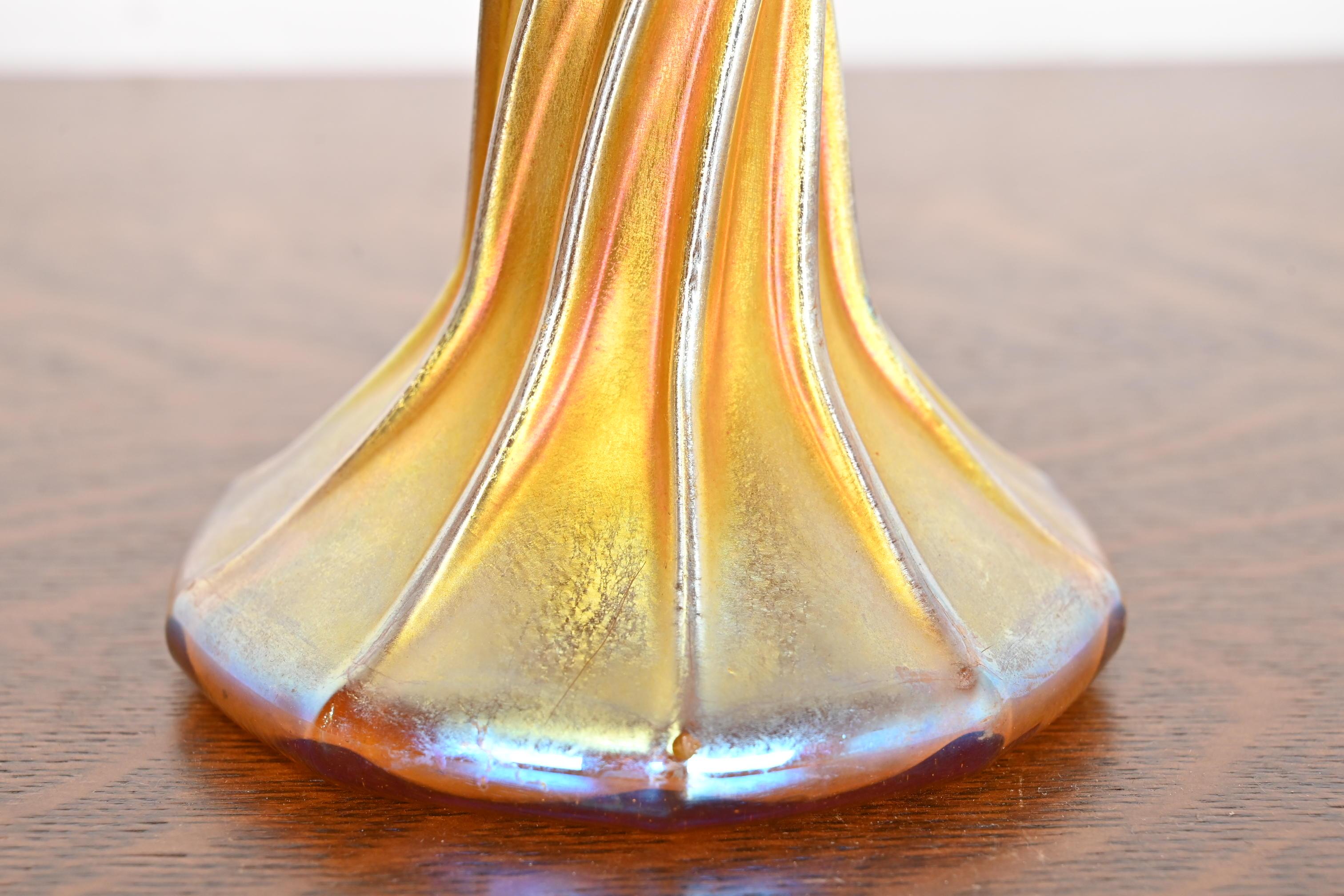 Candelabro de vidrio artístico iridiscente Favrile de Louis Comfort Tiffany en venta 2
