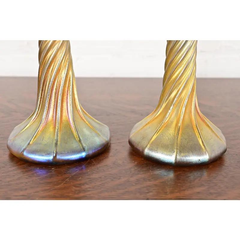 Candelieri in vetro artistico Louis Comfort Tiffany Favrile Iridescente, coppia in vendita 3