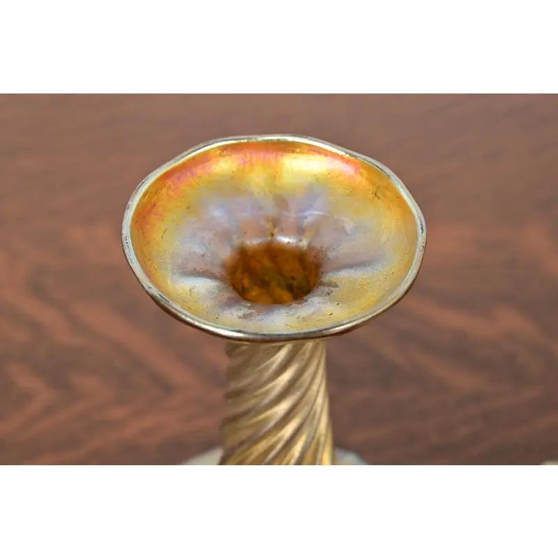Vetro artistico Candelieri in vetro artistico Louis Comfort Tiffany Favrile Iridescente, coppia in vendita