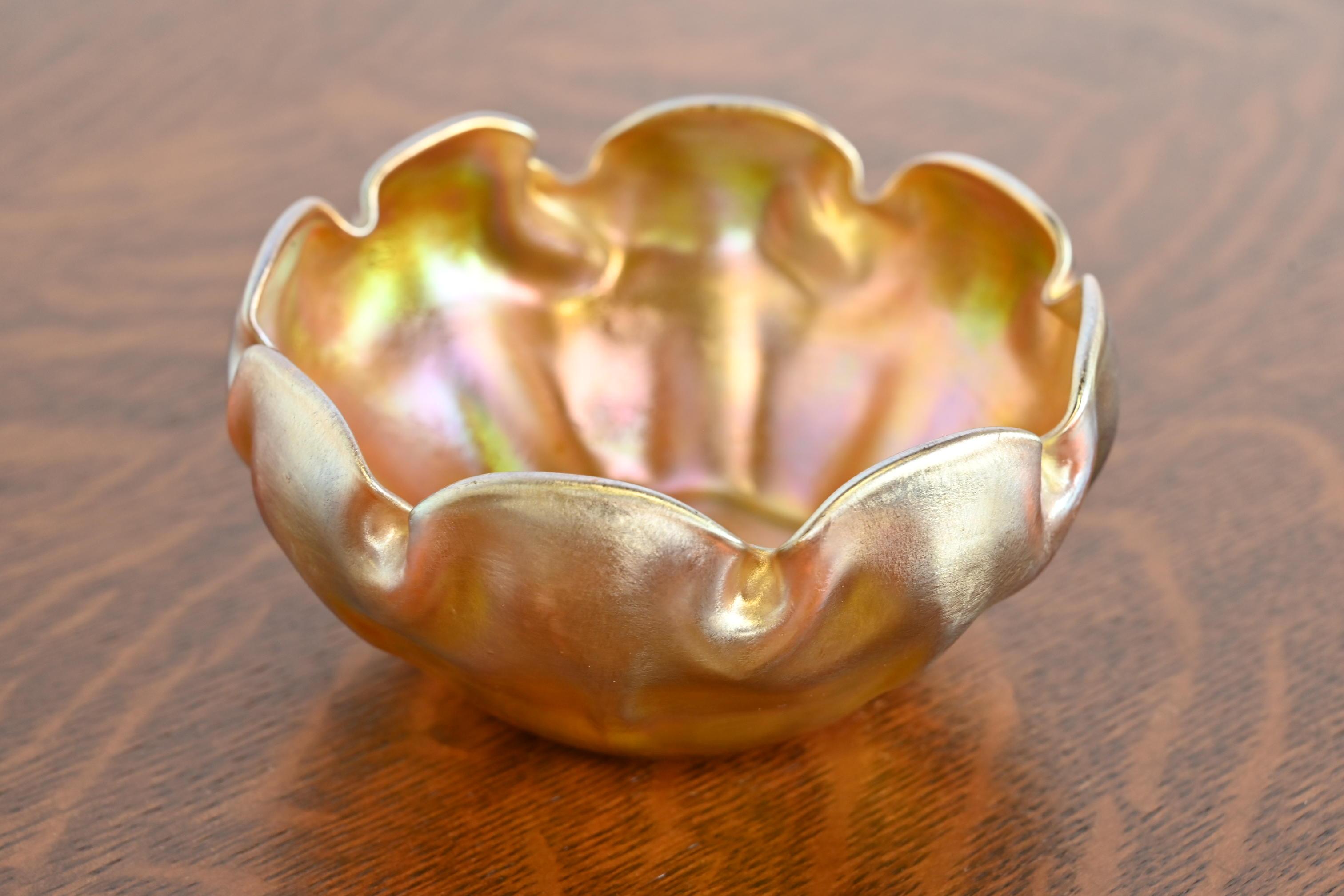Arts and Crafts Louis Comfort Tiffany Favrile Iridescent Art Glass Finger Bowl With Ruffled Edge