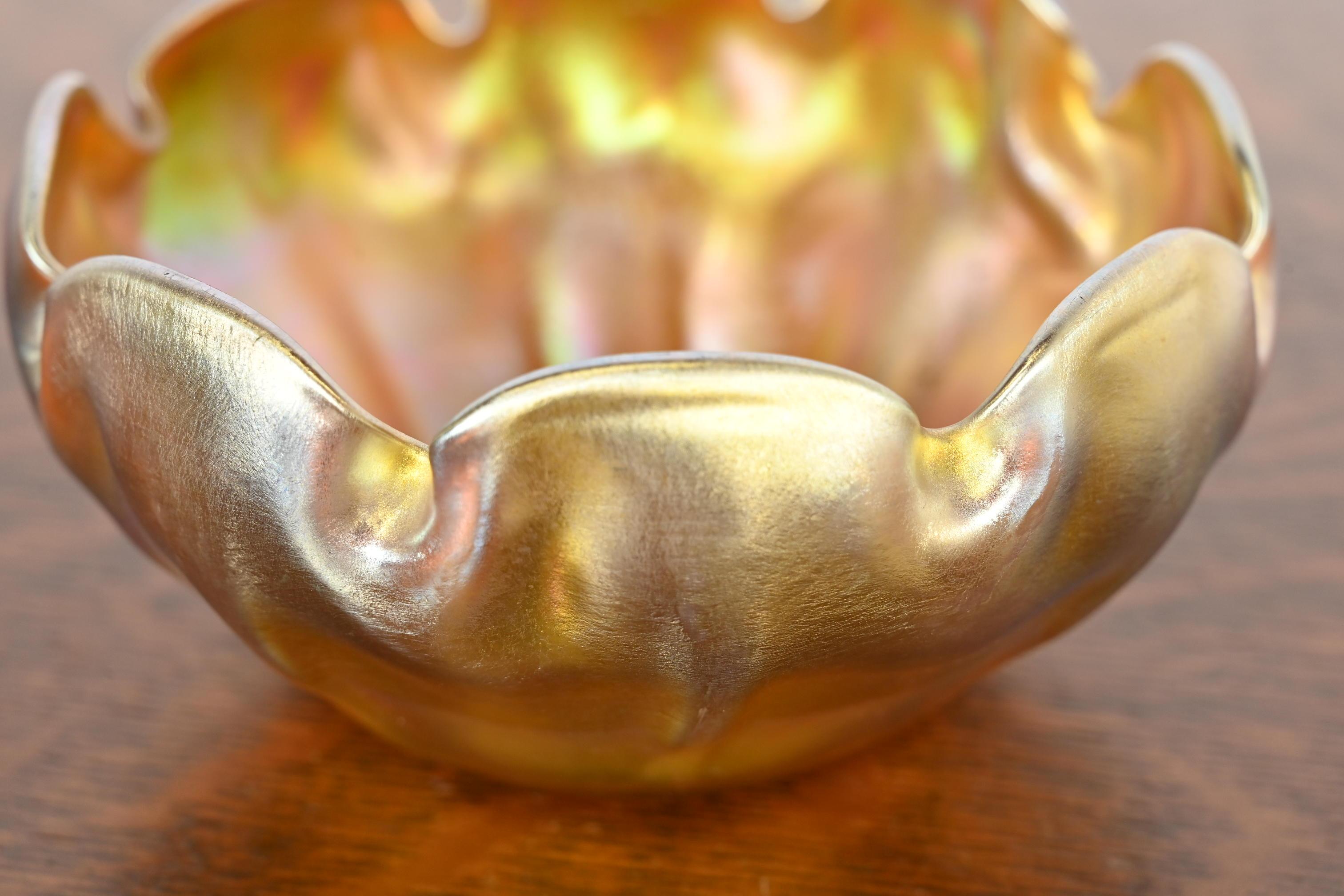 20th Century Louis Comfort Tiffany Favrile Iridescent Art Glass Finger Bowl With Ruffled Edge