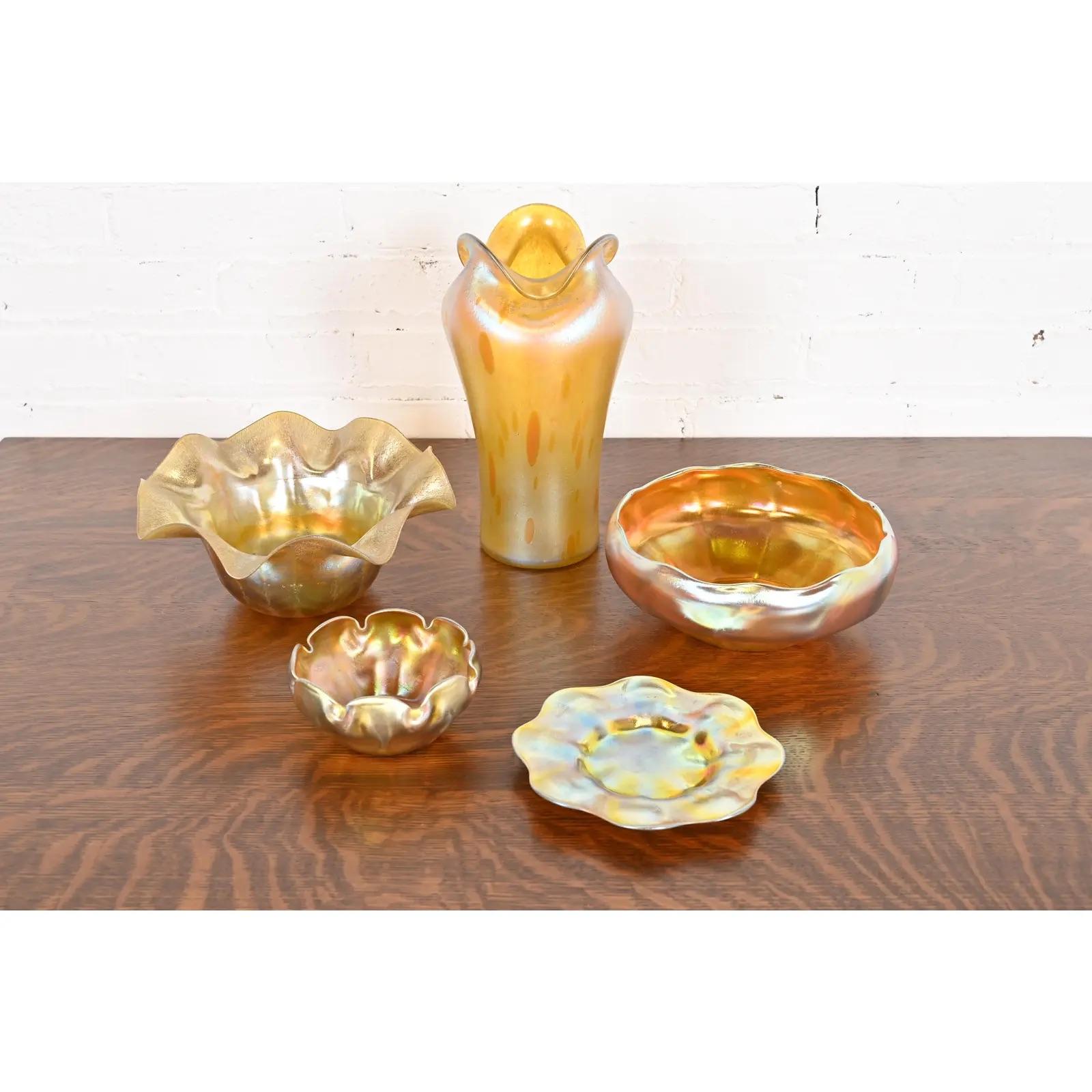 Ciotola Floriforme in Vetro Artistico Favrile Iridescente Louis Comfort Tiffany in vendita 3