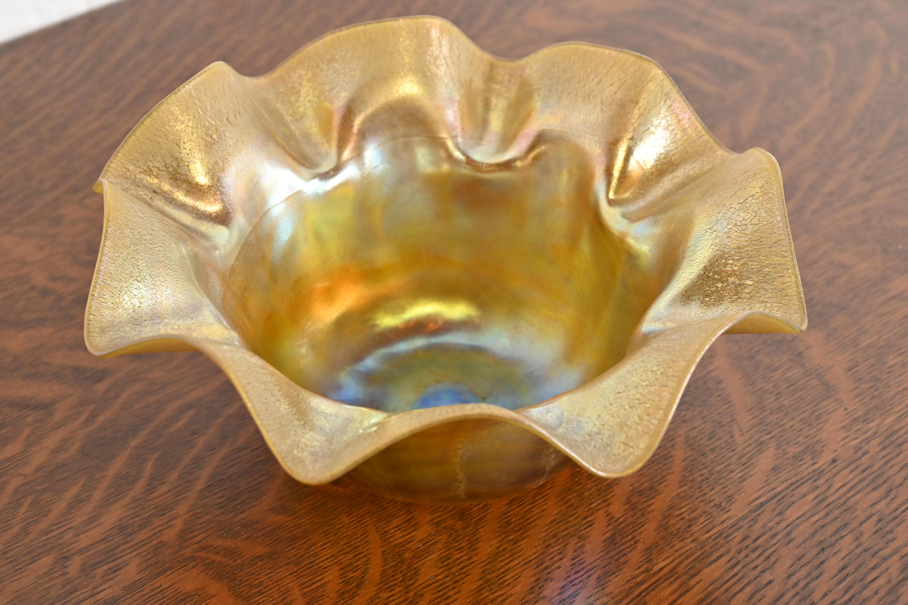 Americano Ciotola Floriforme in Vetro Artistico Favrile Iridescente Louis Comfort Tiffany in vendita