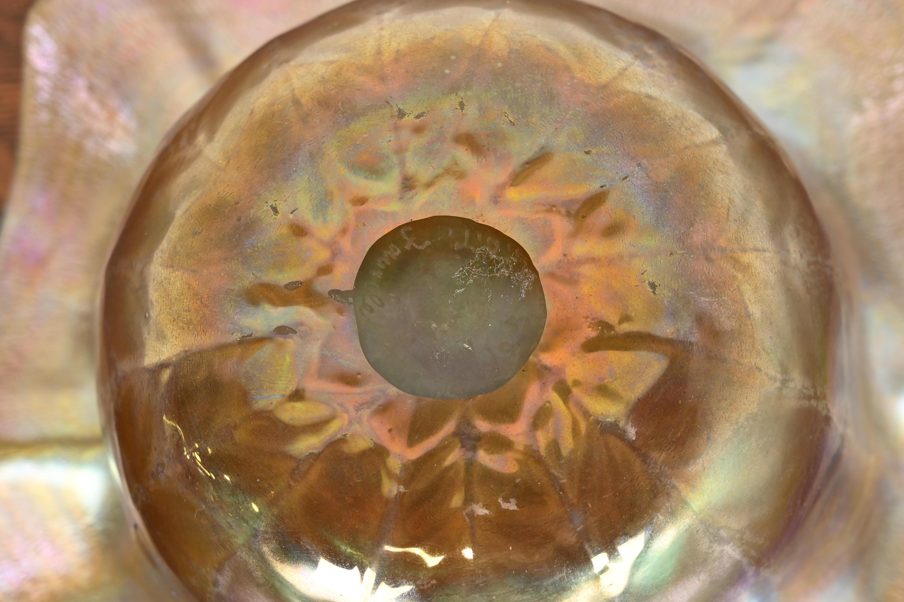 Ciotola Floriforme in Vetro Artistico Favrile Iridescente Louis Comfort Tiffany in vendita 2