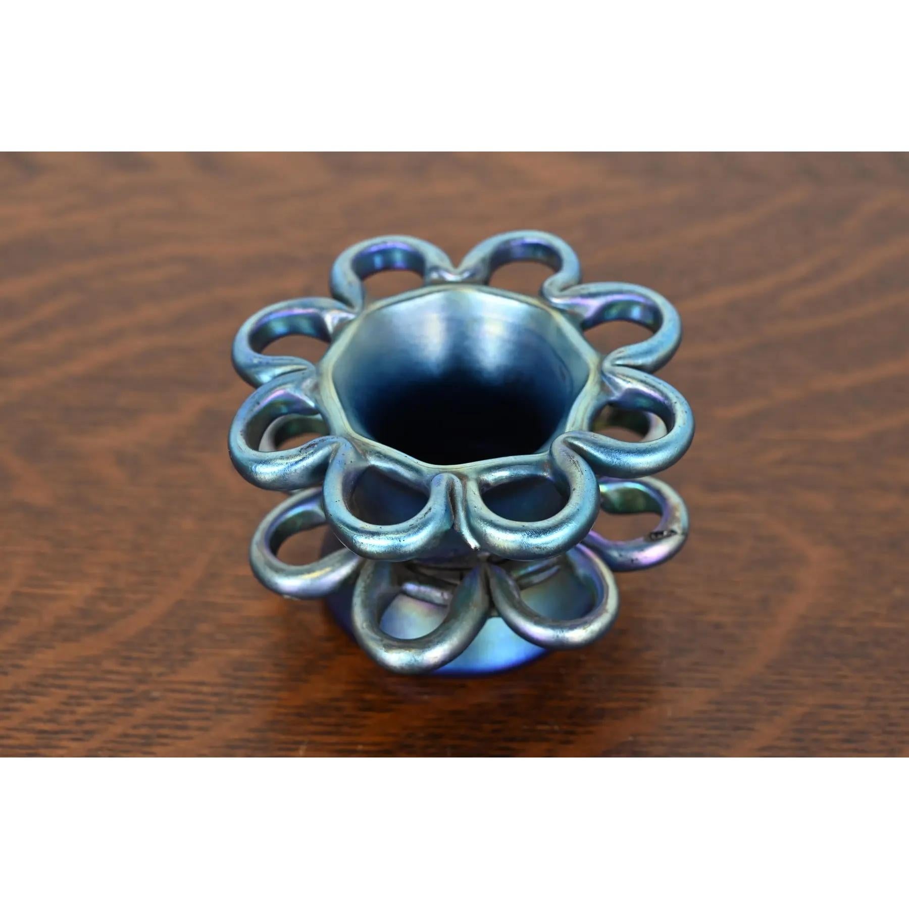 Arts and Crafts Louis Comfort Tiffany Favrile Iridescente in vetro artistico Rana Fiore in vendita