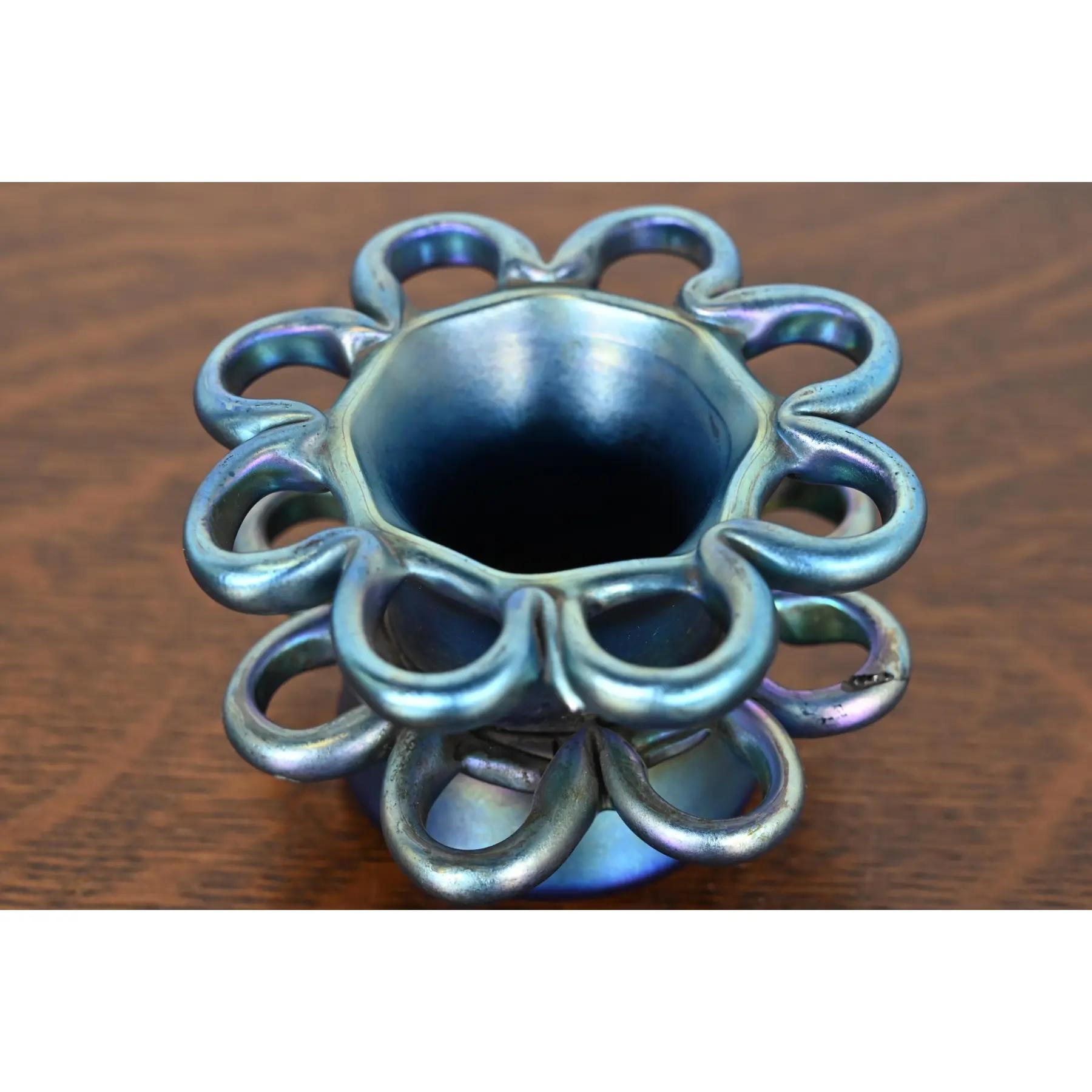 Americano Louis Comfort Tiffany Favrile Iridescente in vetro artistico Rana Fiore in vendita