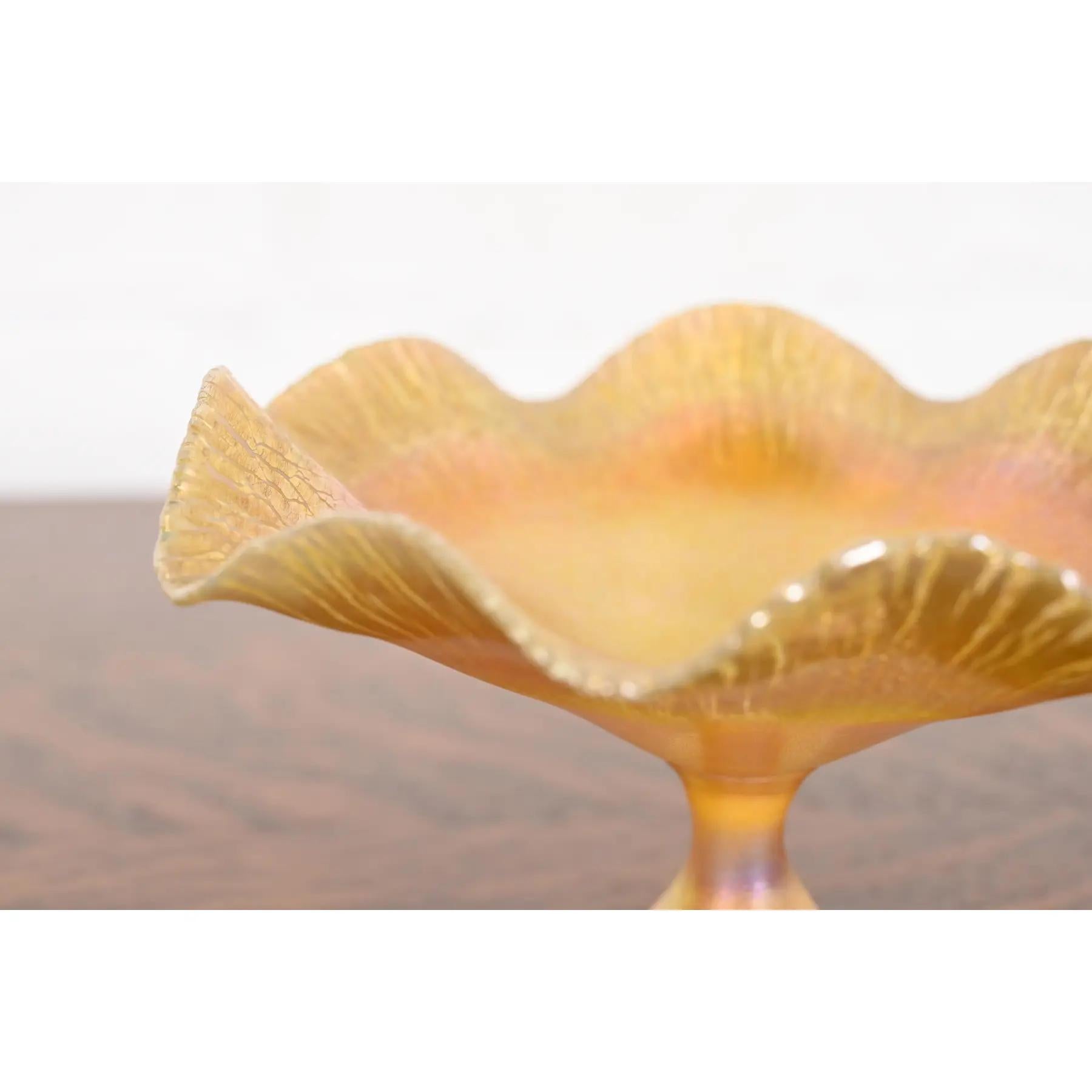 Louis Comfort Tiffany Favrile schillernde Schale oder Kompottschale aus Kunstglas mit Fuß oder Kompottschale im Zustand „Gut“ im Angebot in South Bend, IN