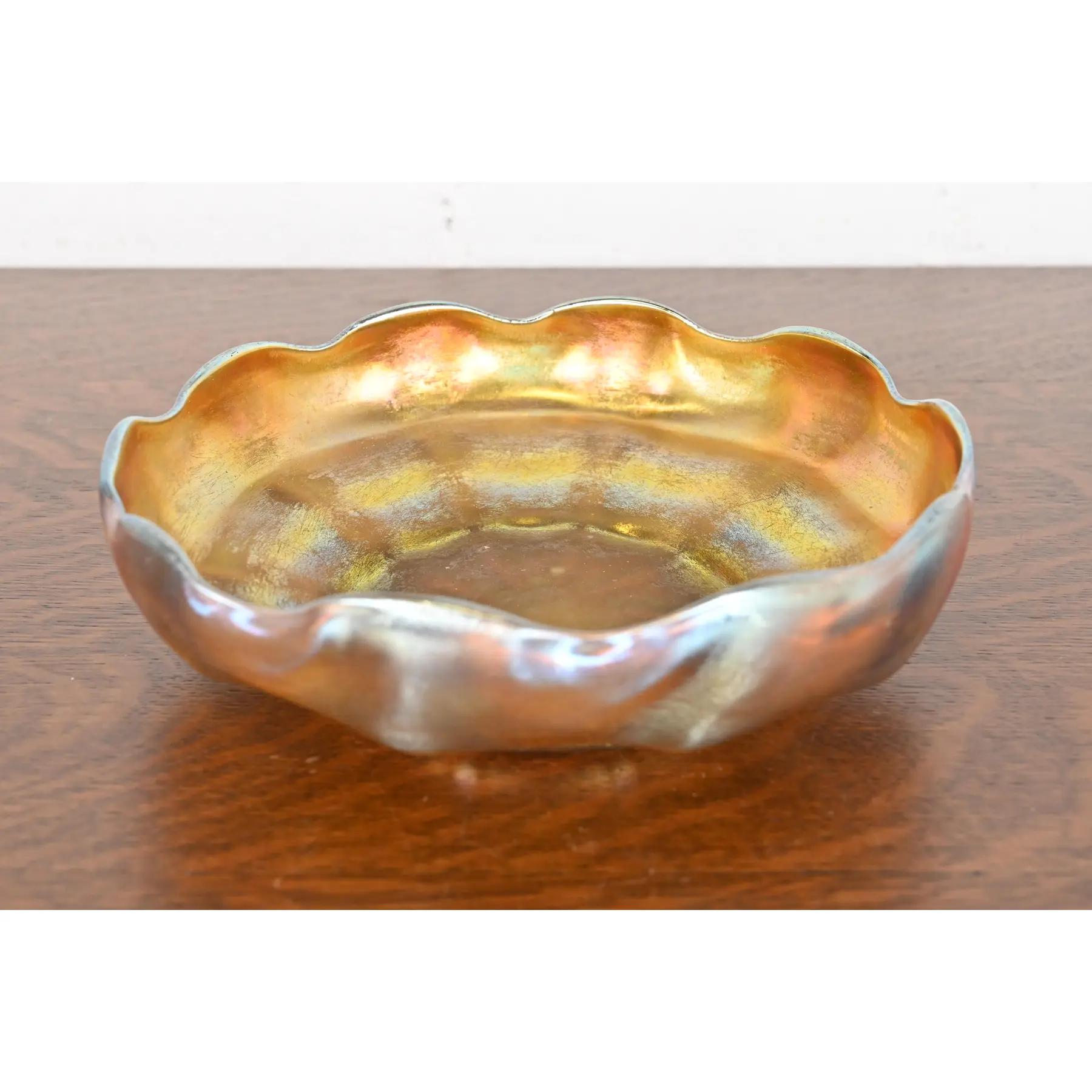 Arts and Crafts Louis Comfort Tiffany Favrile Iridescent Art Glass Large Scalloped Center Bowl
