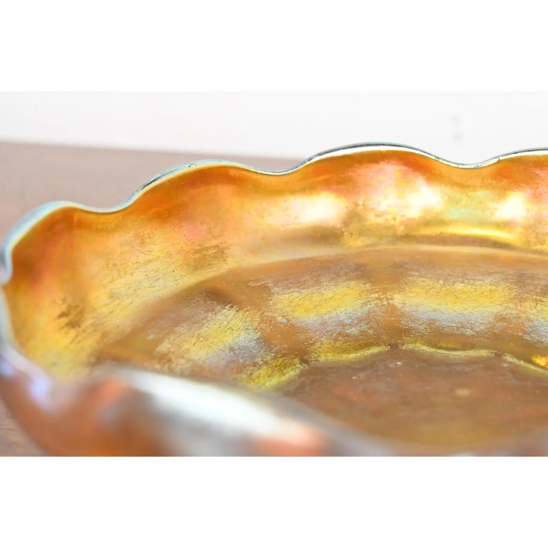 Louis Comfort Tiffany Favrile Iridescent Art Glass Large Scalloped Center Bowl In Good Condition In South Bend, IN