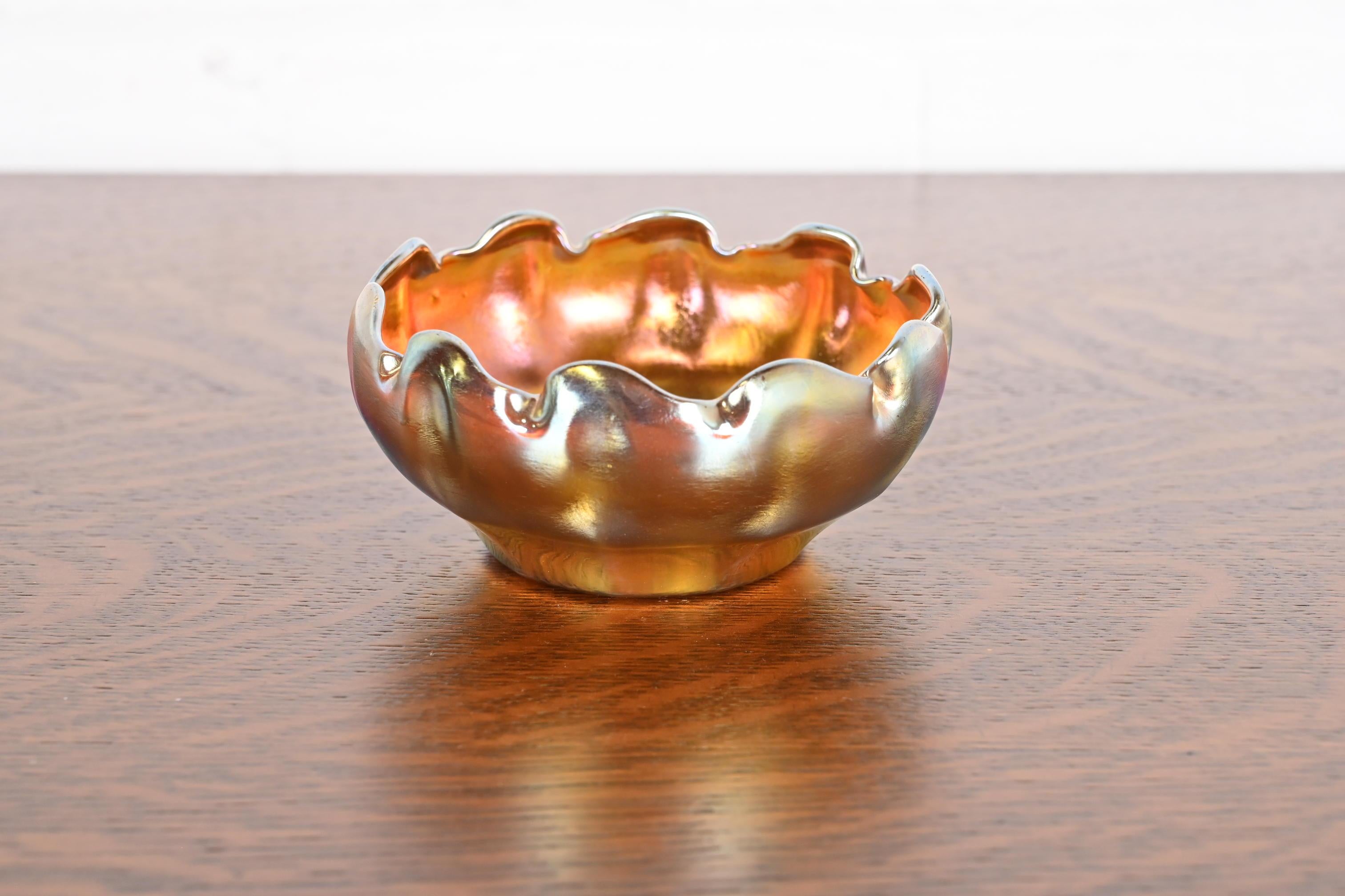 Louis Comfort Tiffany Favrile Iridescent Art Glass Nut Bowl With Ruffled Edge In Good Condition In South Bend, IN