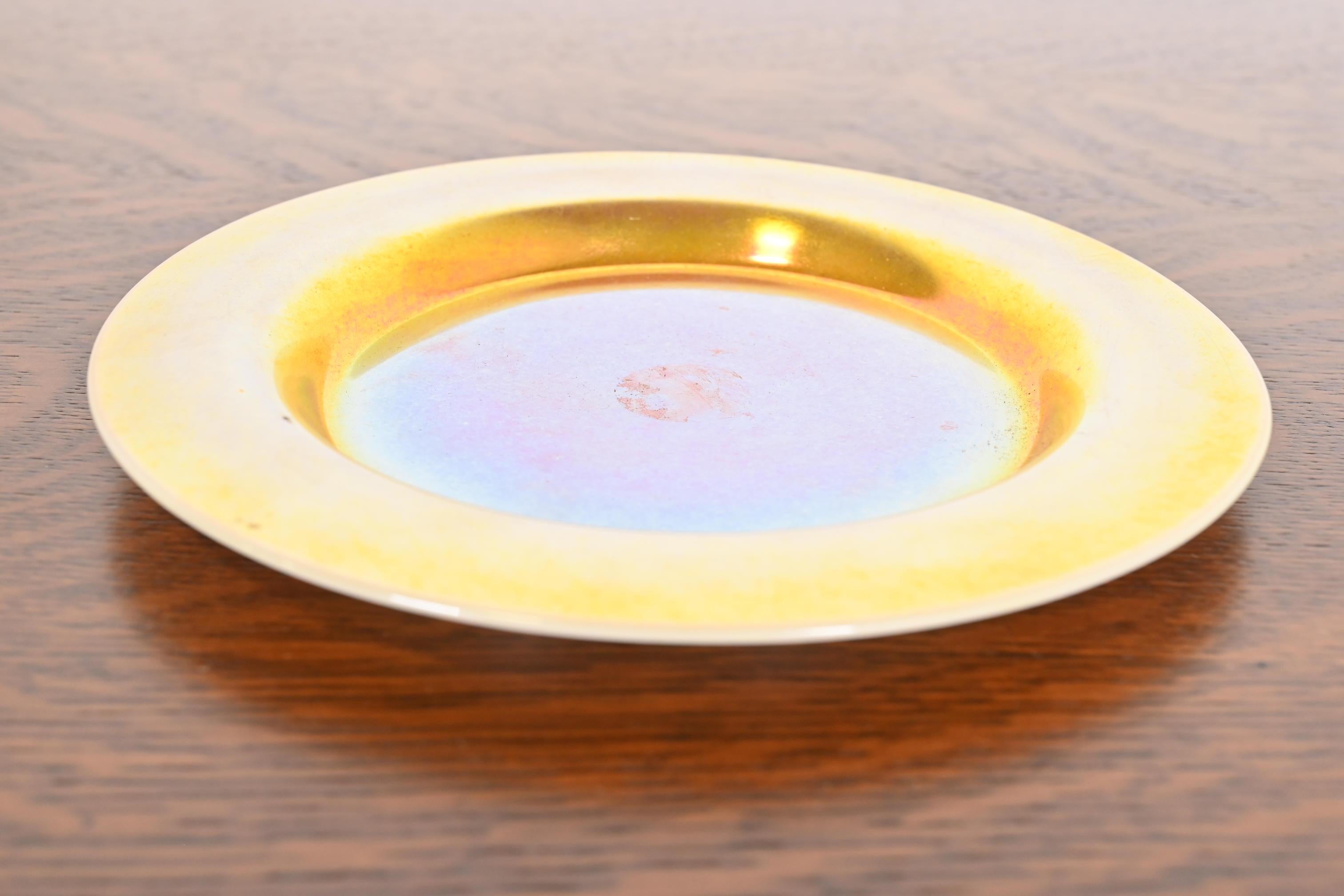 Plato de vidrio artístico iridiscente Favrile de Louis Comfort Tiffany Estadounidense
