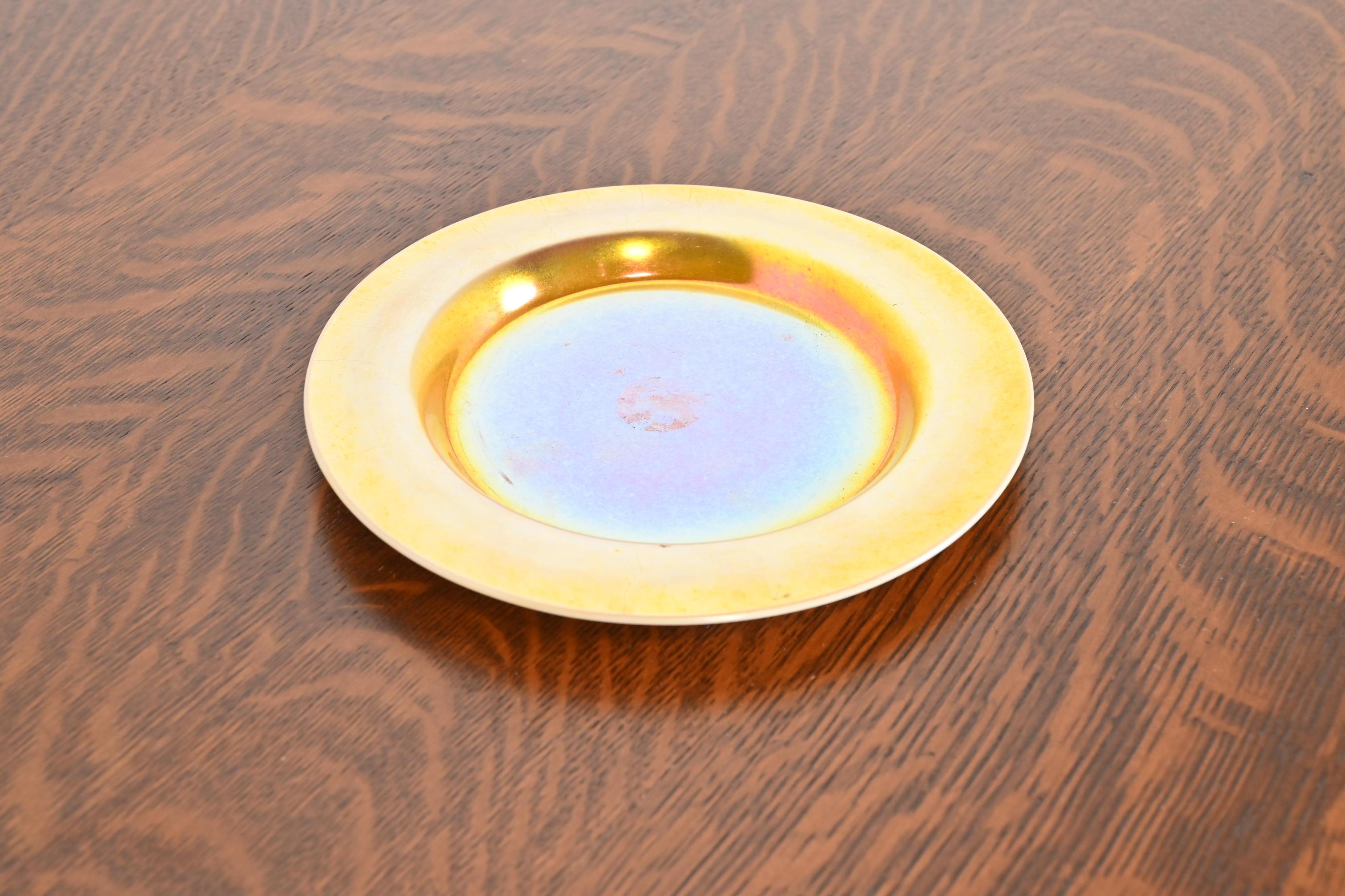 Plato de vidrio artístico iridiscente Favrile de Louis Comfort Tiffany siglo XX
