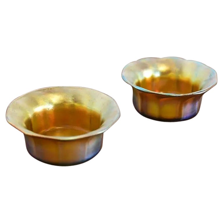 Louis Comfort Tiffany Favrile Iridescent Art Glass Salt Cellars, Coppia in vendita
