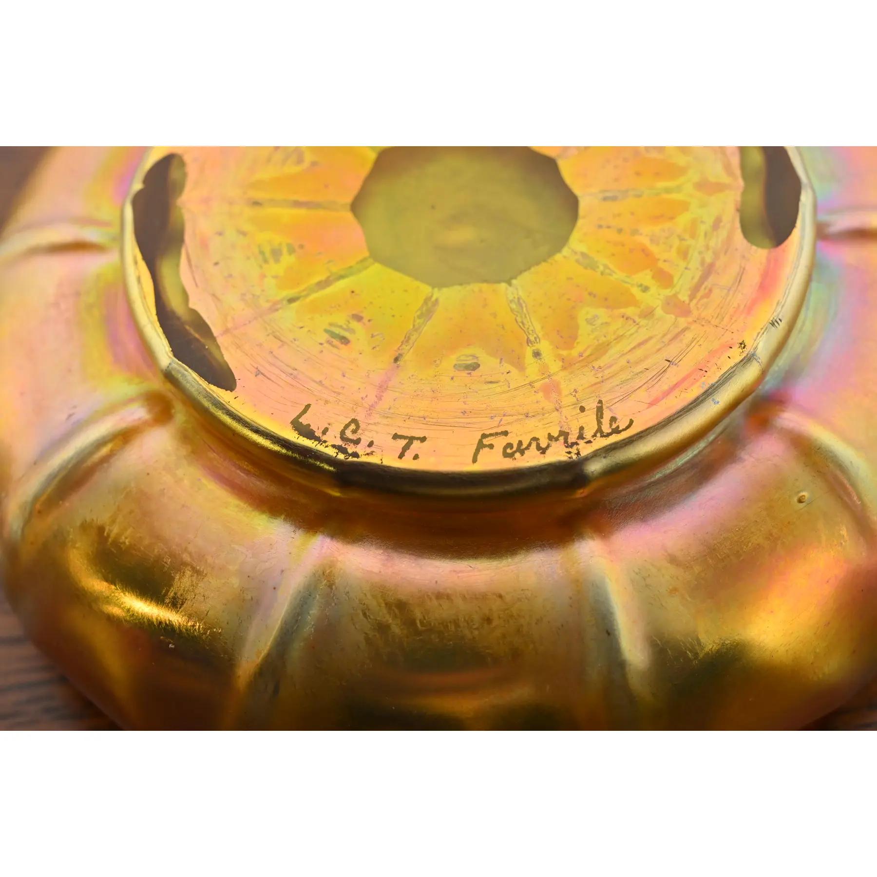 Louis Comfort Tiffany Favrile schillernde Schale aus schillerndem Kunstglas mit Wellenschliff im Angebot 3