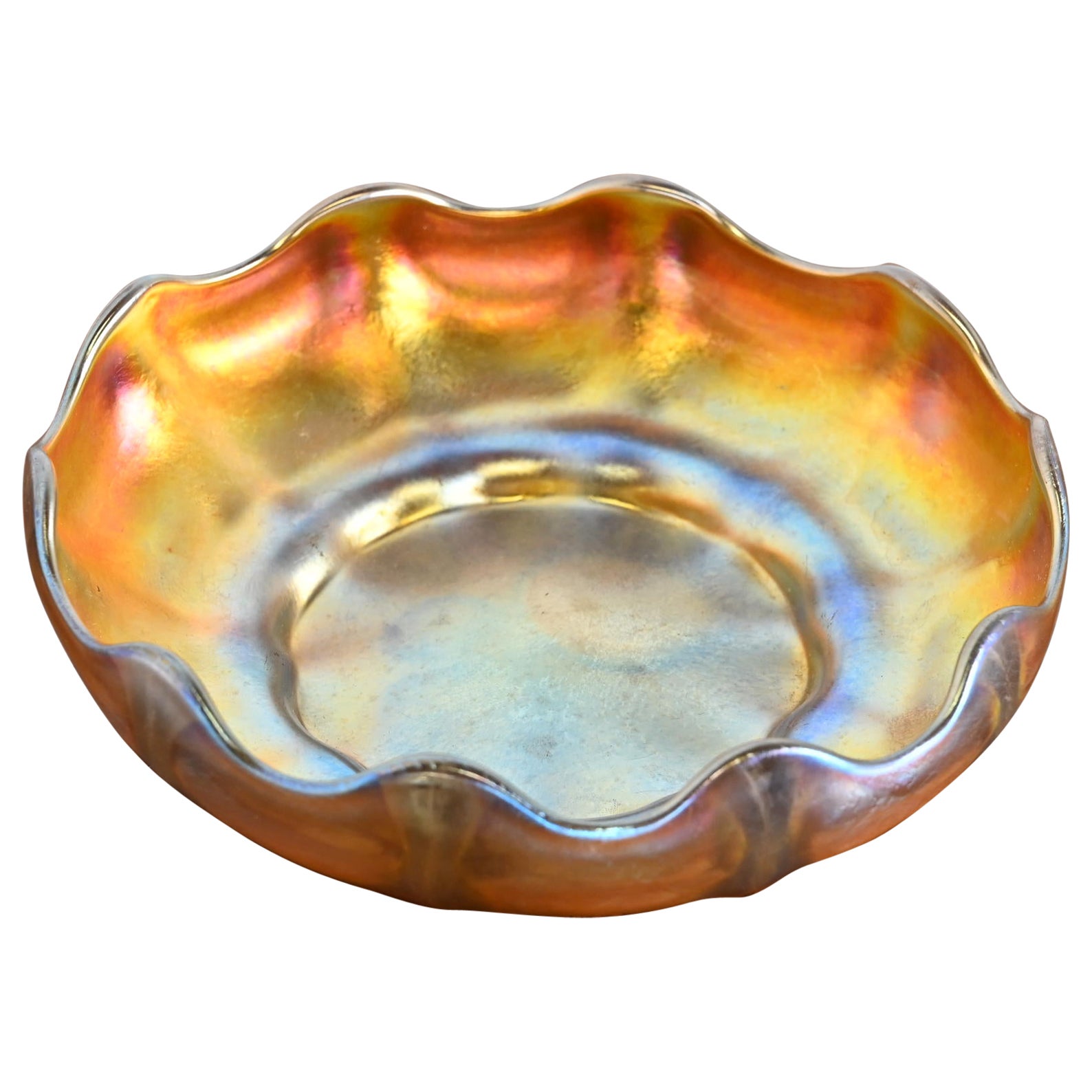 Louis Comfort Tiffany Favrile Iridescent Art Glass Scalloped Bowl