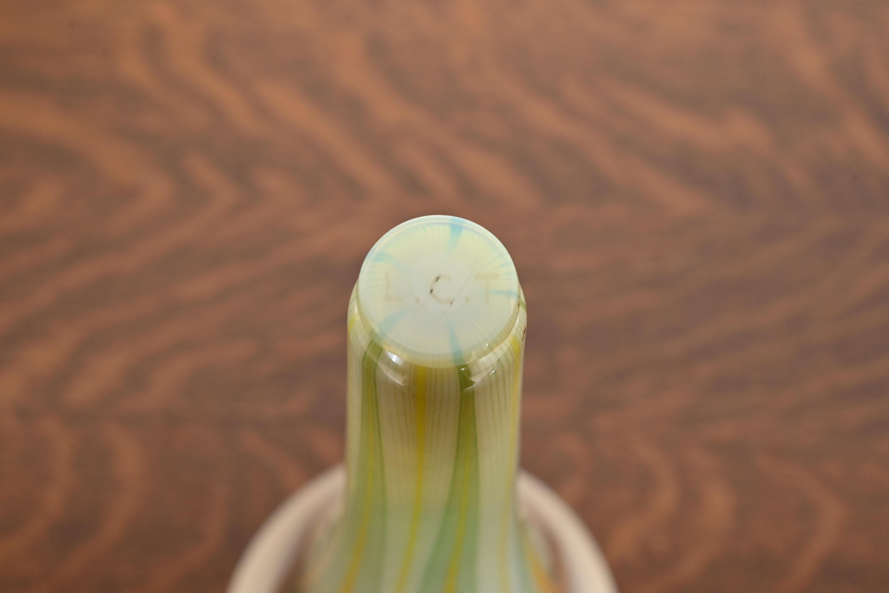 Louis Comfort Tiffany Favrile schillerndes Kunstglas Große Trompetenvase im Angebot 3