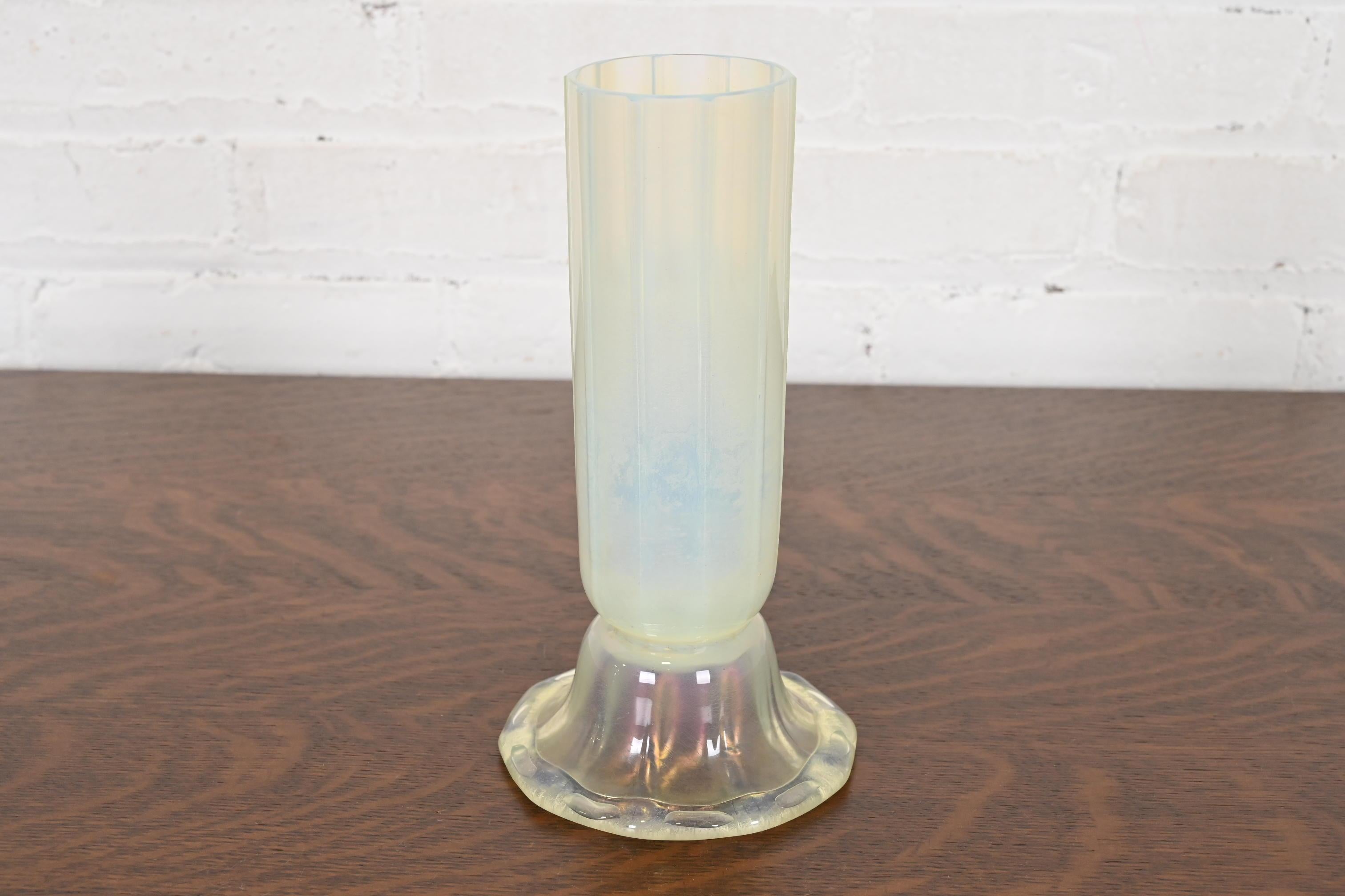 A gorgeous Arts & Crafts or Art Nouveau period Favrile opalescent art glass tall vase

By Louis Comfort Tiffany for Tiffany Studios (signed to the underside)

USA, Circa 1910

Measures: 4.38