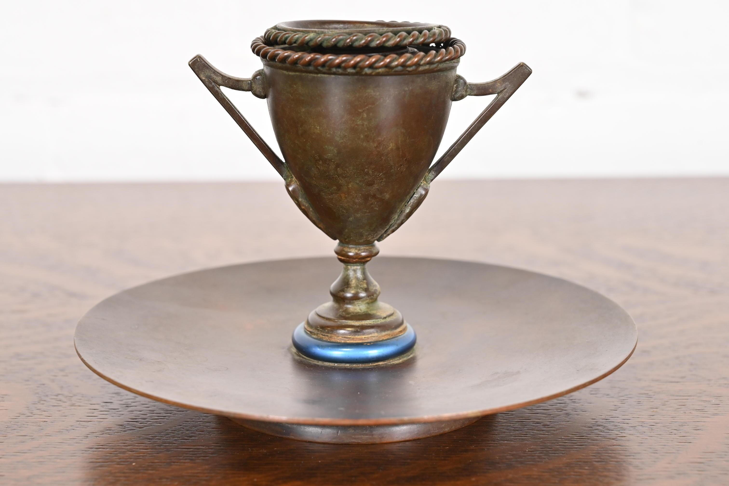 Américain Chandelier en bronze et verre Favrile de Louis Comfort Tiffany Furnaces, années 1920 en vente