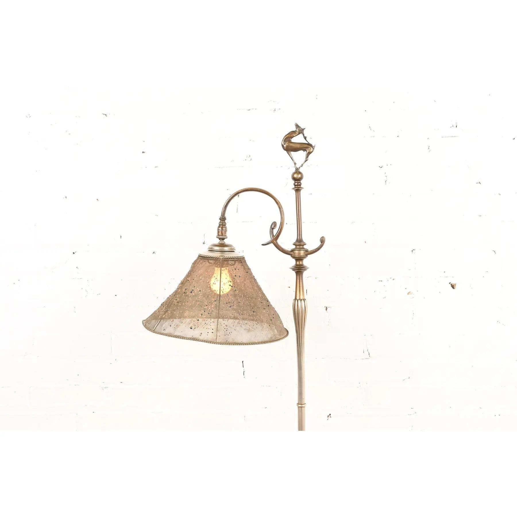 Américain Louis Comfort Tiffany Furnaces Bronze Art Deco Lampadaire avec abat-jour en maille métallique en vente