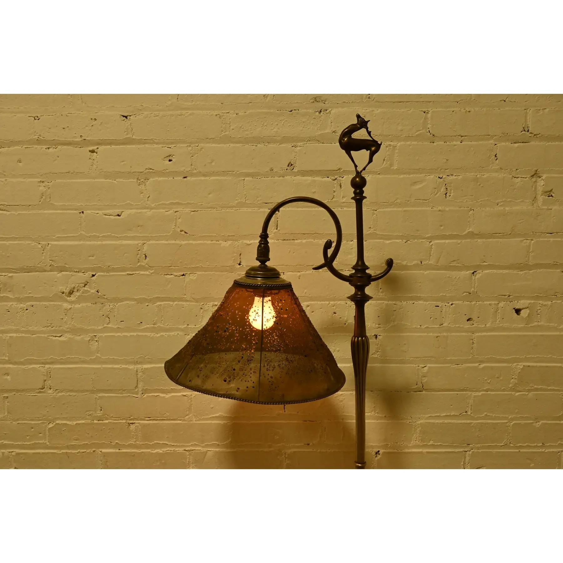 Louis Comfort Tiffany Furnaces Bronze Art Deco Lampadaire avec abat-jour en maille métallique Bon état - En vente à South Bend, IN