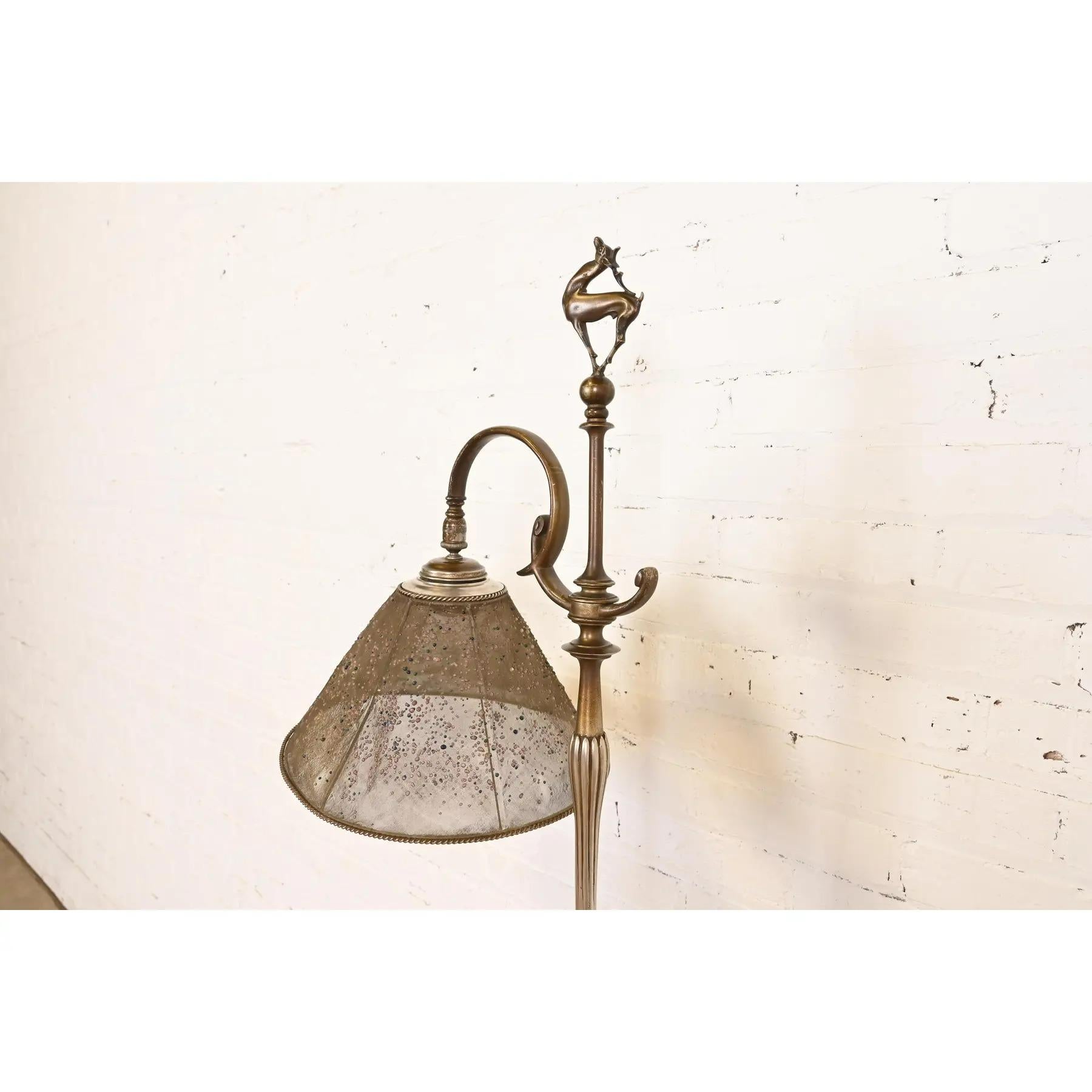 Louis Comfort Tiffany Furnaces Bronze Art Deco Lampadaire avec abat-jour en maille métallique en vente 1