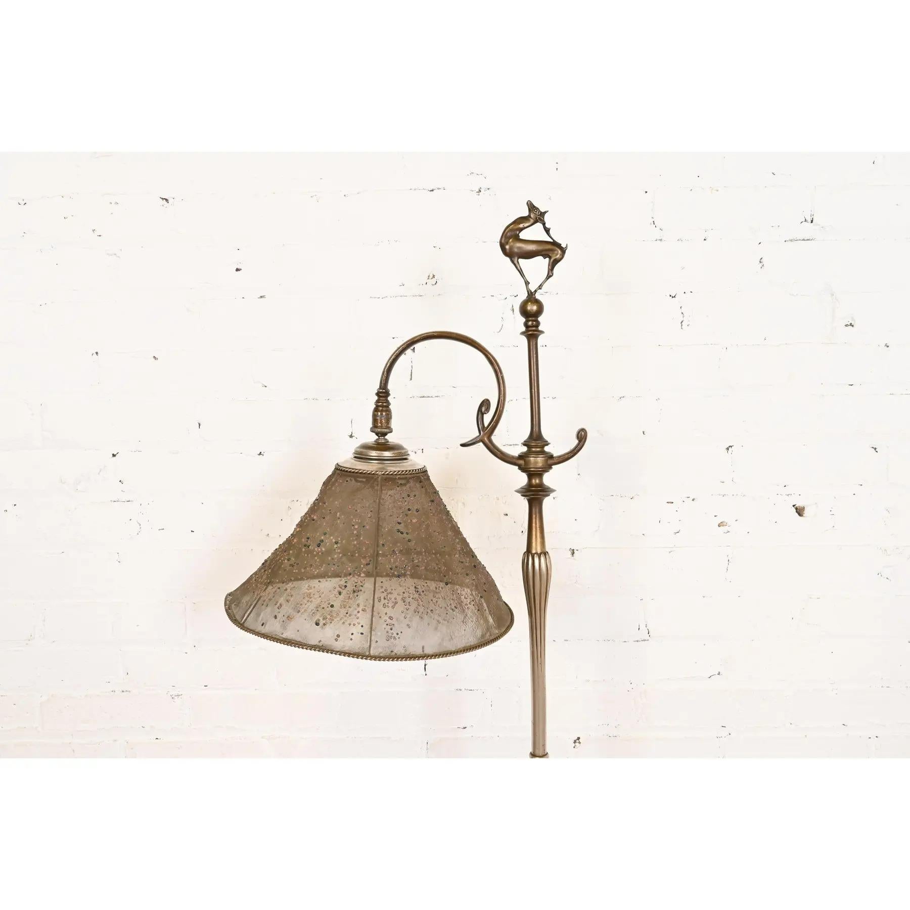 Louis Comfort Tiffany Furnaces Bronze Art Deco Lampadaire avec abat-jour en maille métallique en vente 2