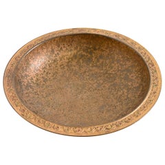 Louis Comfort Tiffany Furnaces Coupe en bronze doré et émail