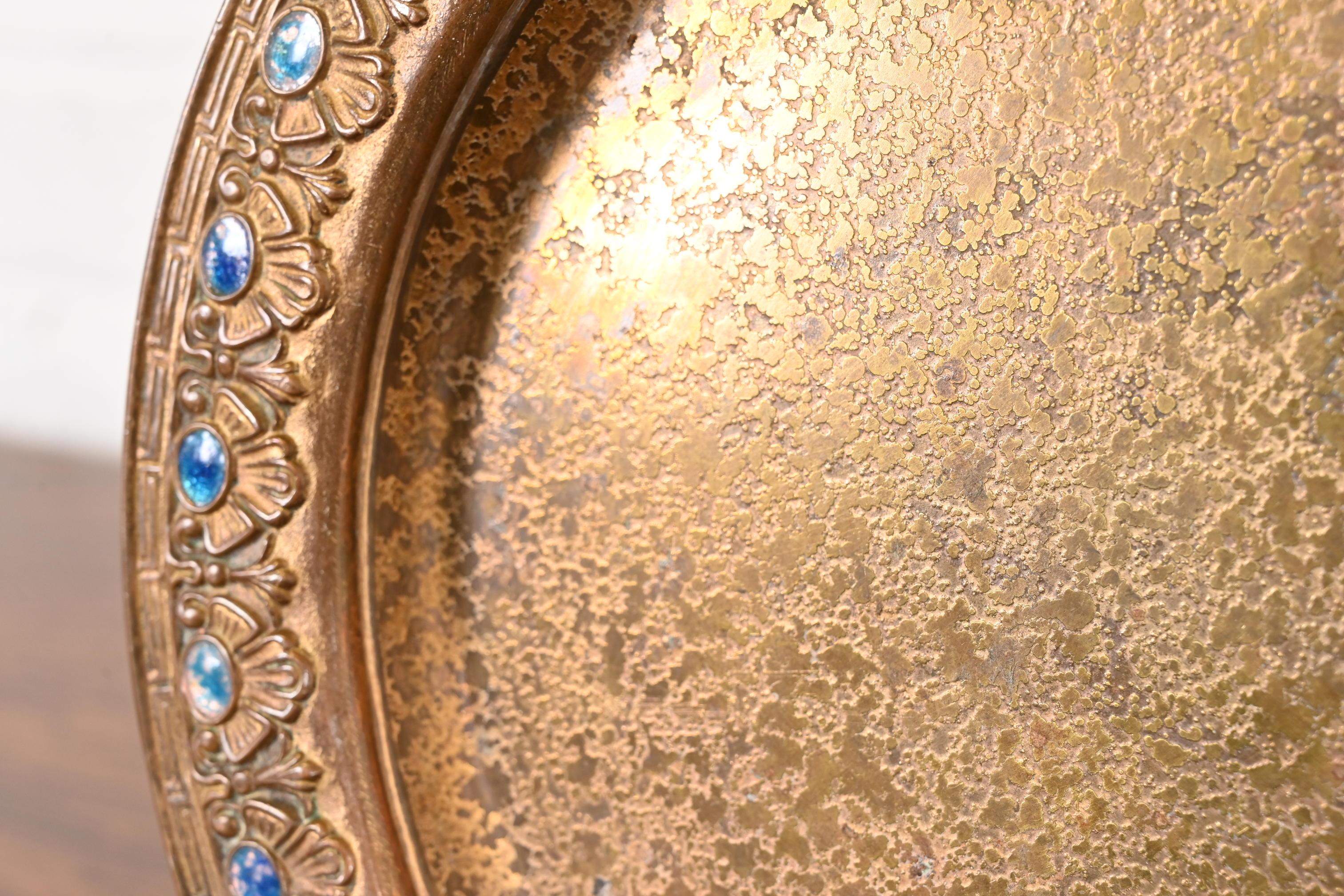 Bronze Assiette de charge en bronze doré et émail de Louis Comfort Tiffany Furnaces en vente