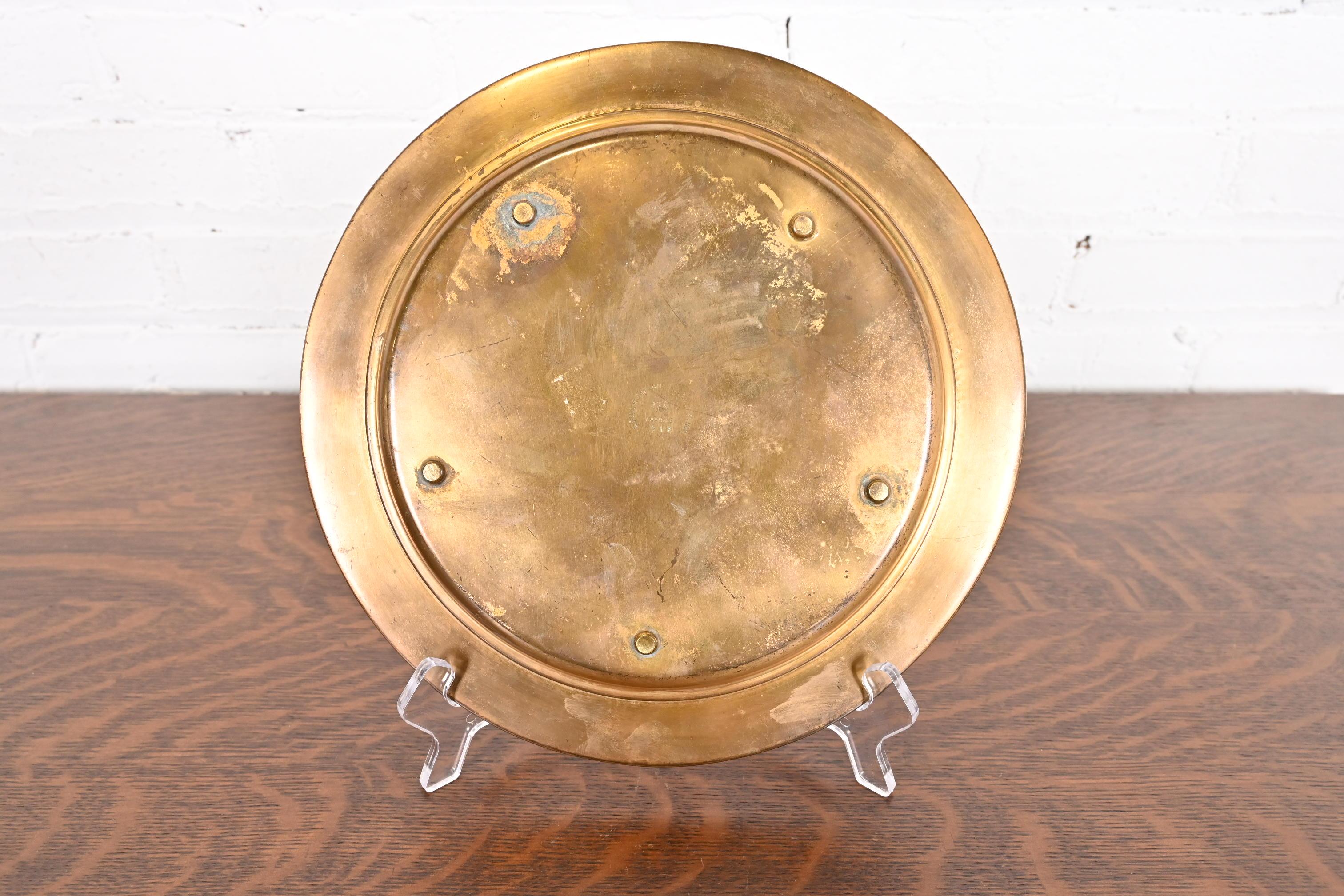 Assiette de charge en bronze doré et émail de Louis Comfort Tiffany Furnaces en vente 1
