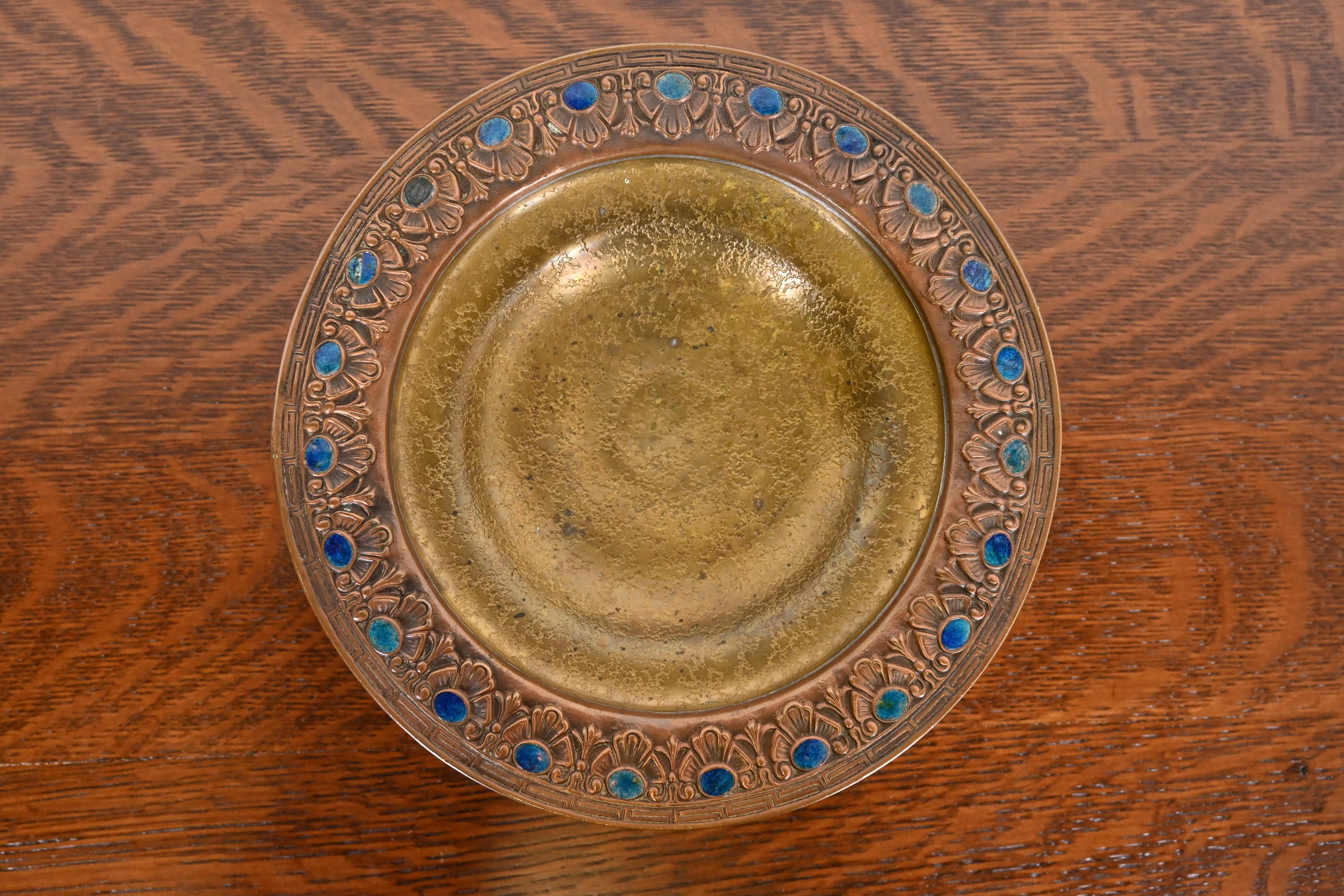 Arts and Crafts Ciotola da centro con piede in bronzo doré e smalto di Louis Comfort Tiffany Furnaces in vendita