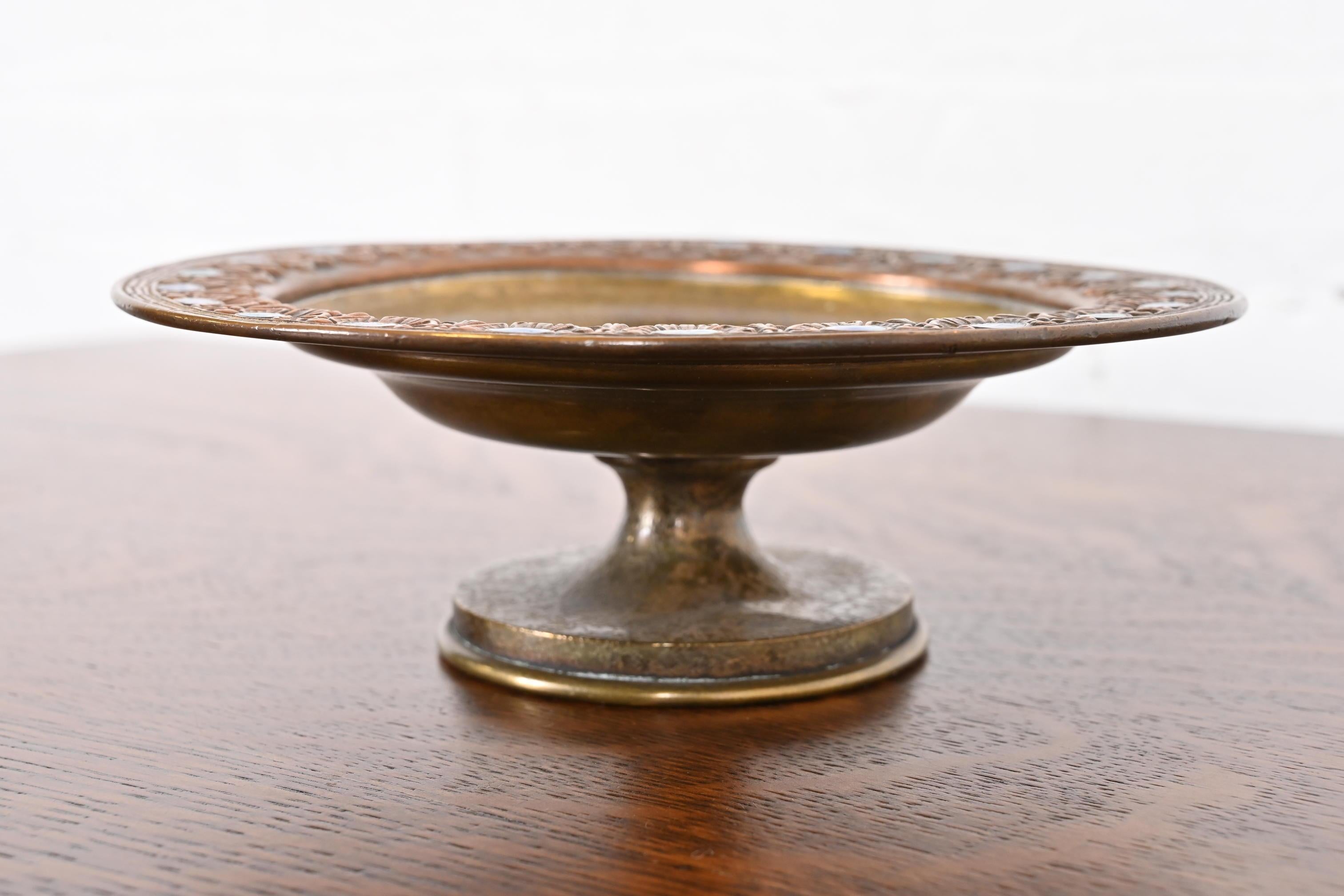 Americano Ciotola da centro con piede in bronzo doré e smalto di Louis Comfort Tiffany Furnaces in vendita