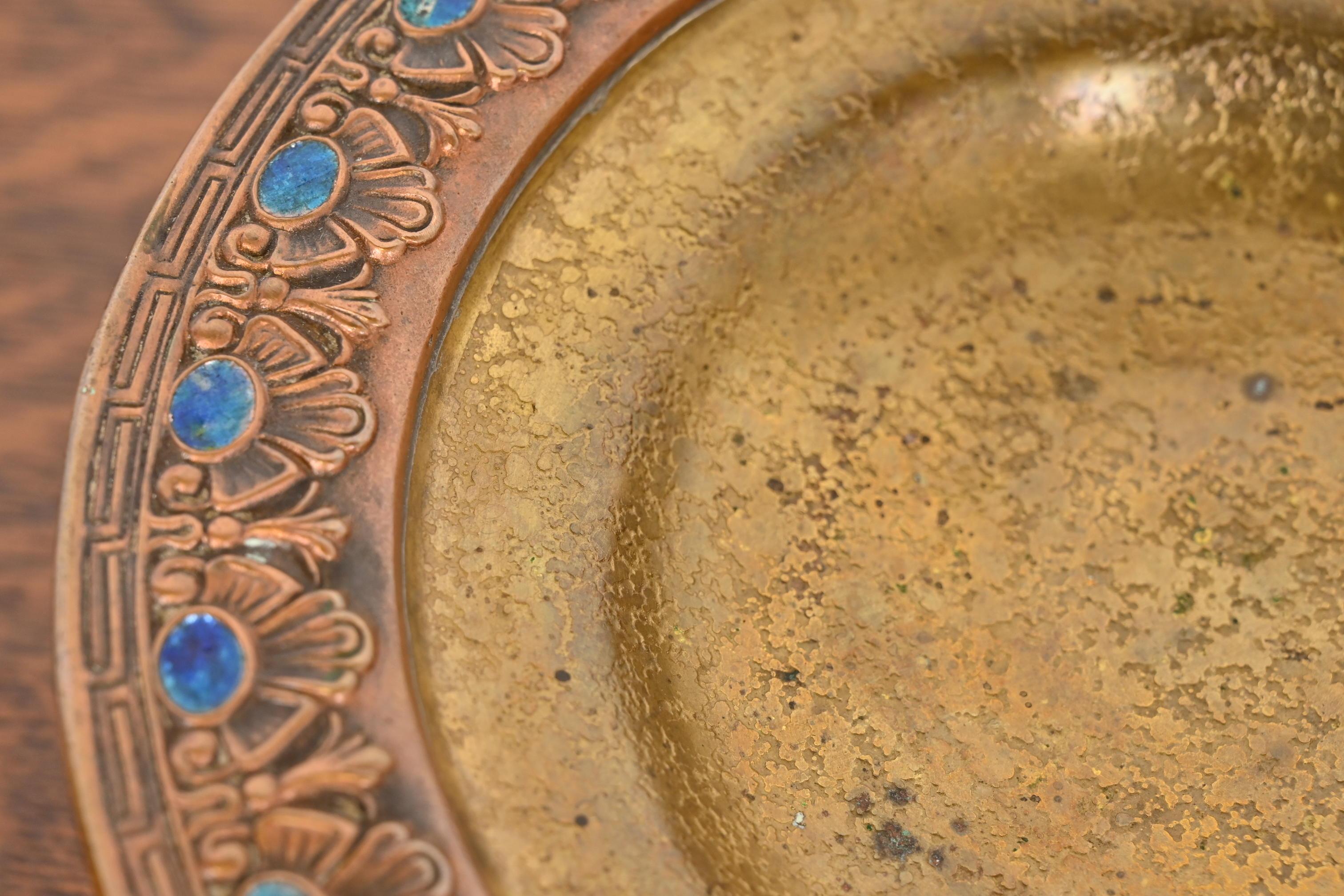 Ciotola da centro con piede in bronzo doré e smalto di Louis Comfort Tiffany Furnaces In condizioni buone in vendita a South Bend, IN