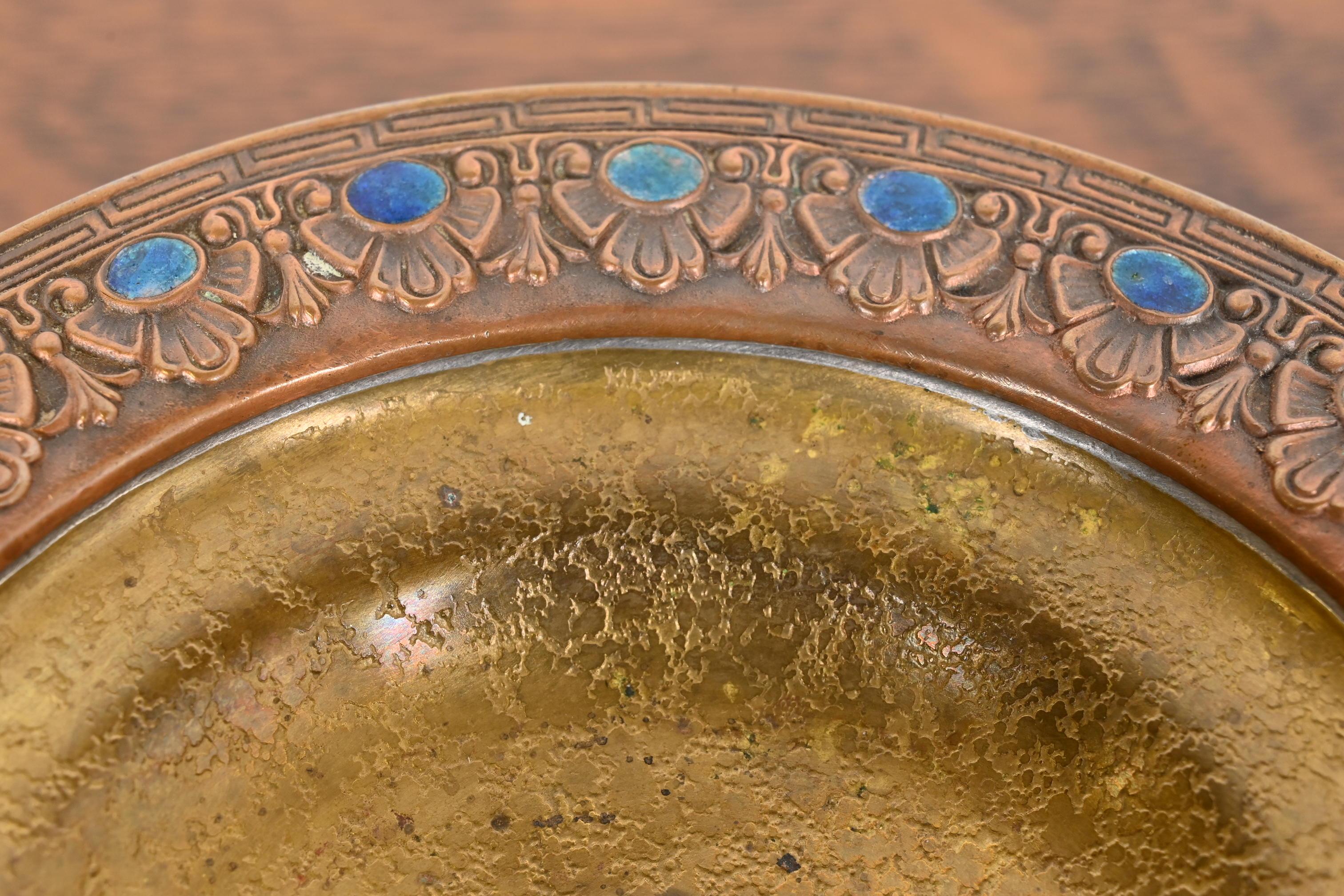 Inizio XX secolo Ciotola da centro con piede in bronzo doré e smalto di Louis Comfort Tiffany Furnaces in vendita