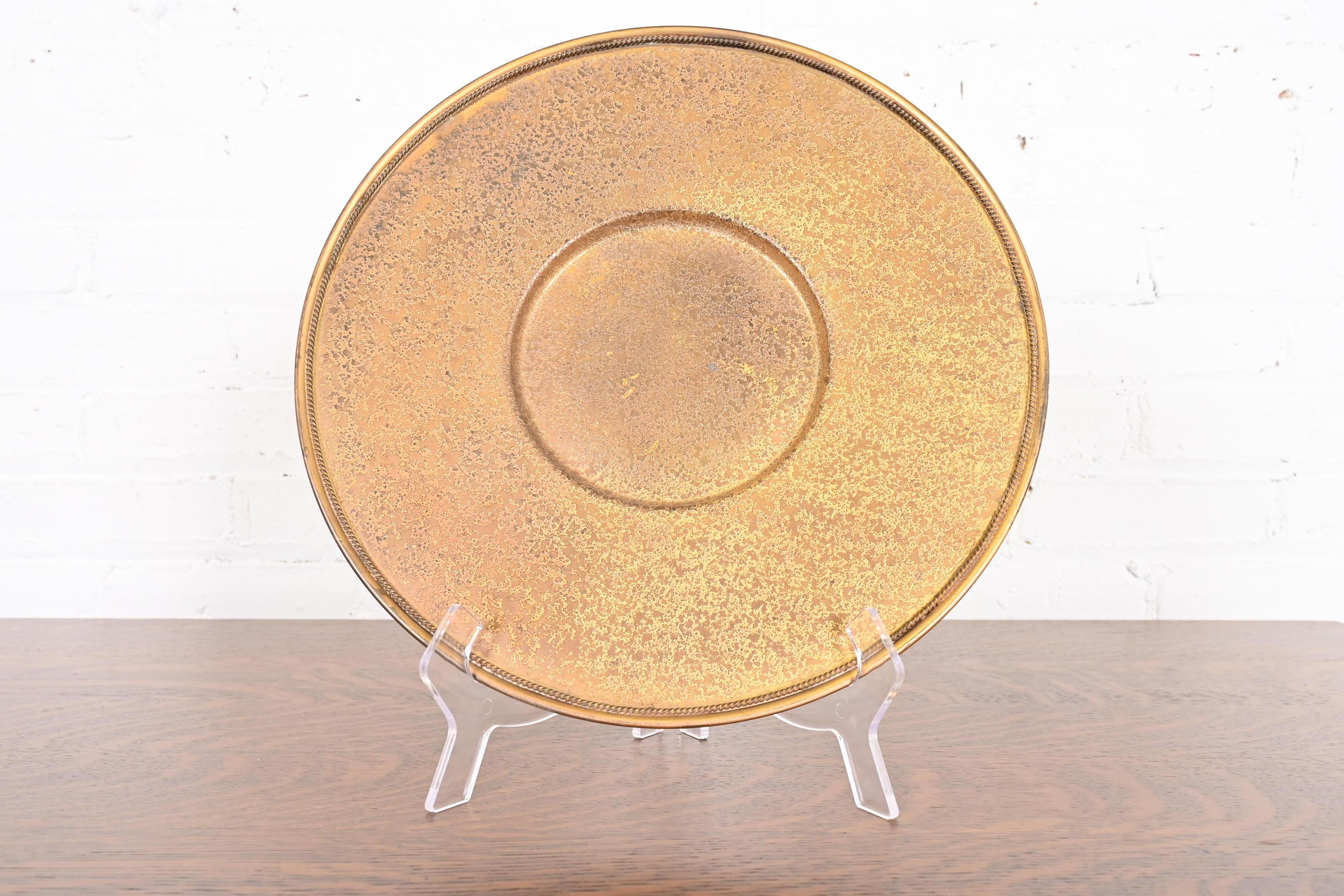 Louis Comfort Tiffany Furnaces Favrile Bronze Doré Charger Teller oder Serviertablett (Arts and Crafts) im Angebot