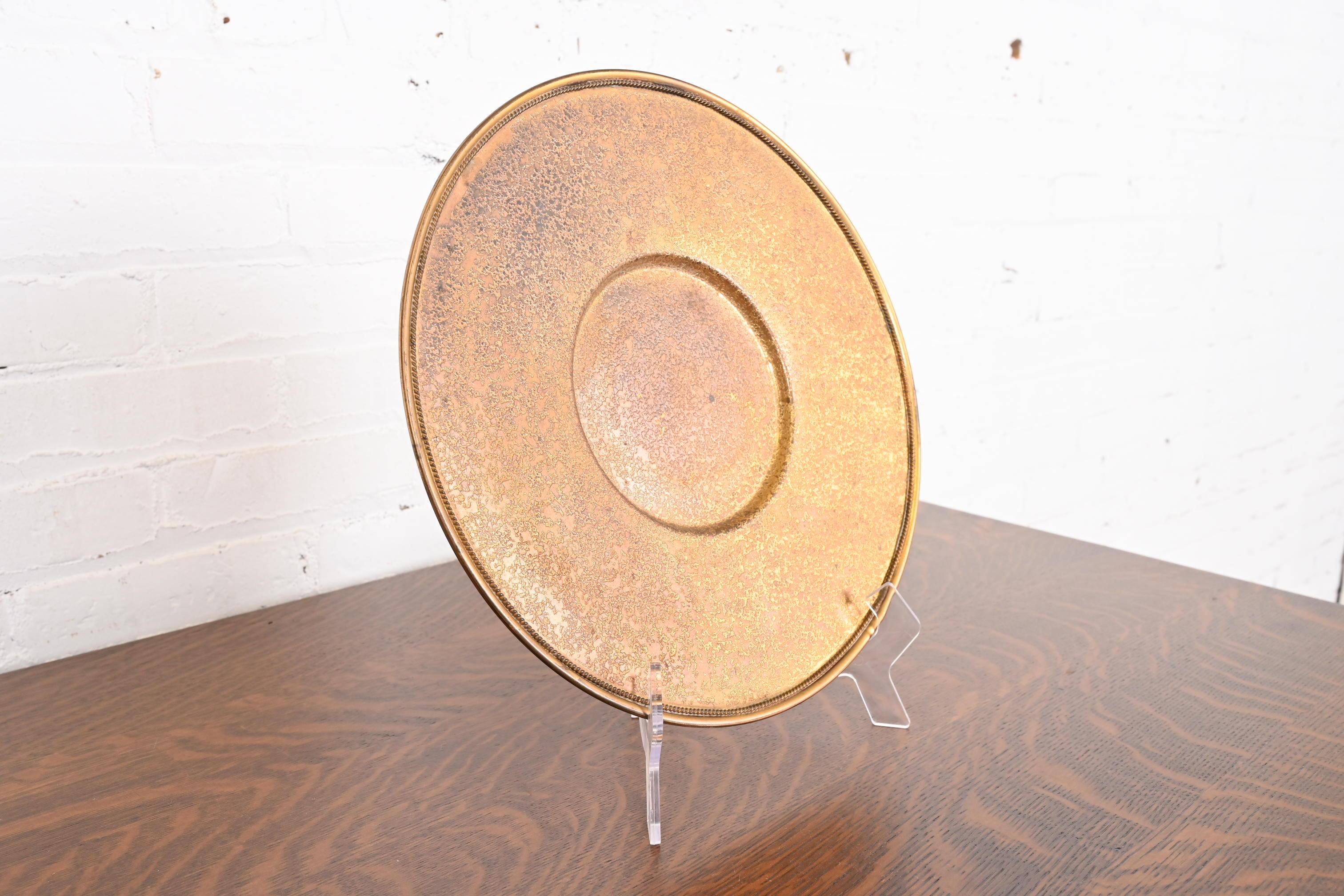 Louis Comfort Tiffany Furnaces Favrile Bronze Doré Charger Teller oder Serviertablett im Zustand „Gut“ im Angebot in South Bend, IN