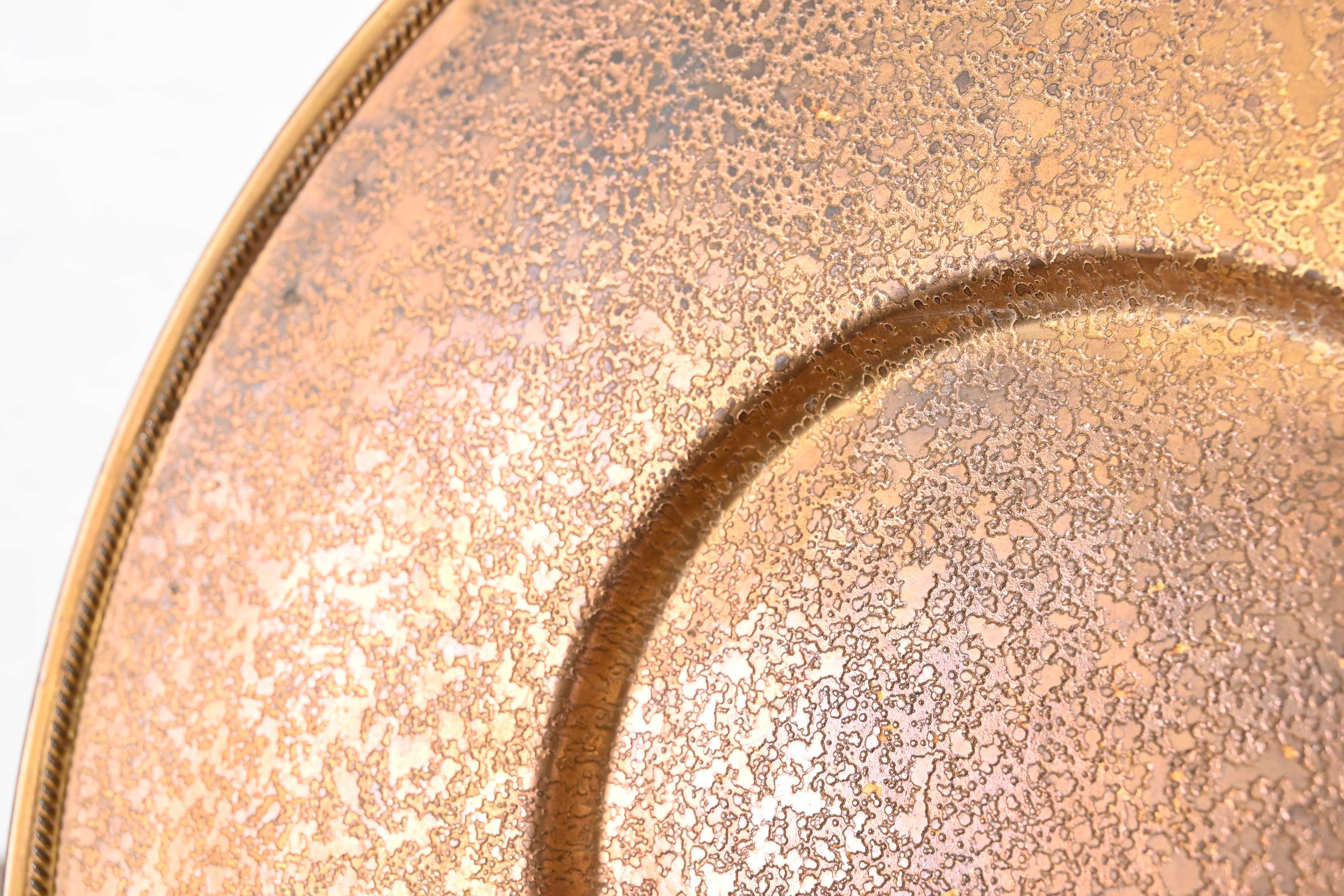 Louis Comfort Tiffany Furnaces Favrile Bronze Doré Charger Teller oder Serviertablett (Frühes 20. Jahrhundert) im Angebot